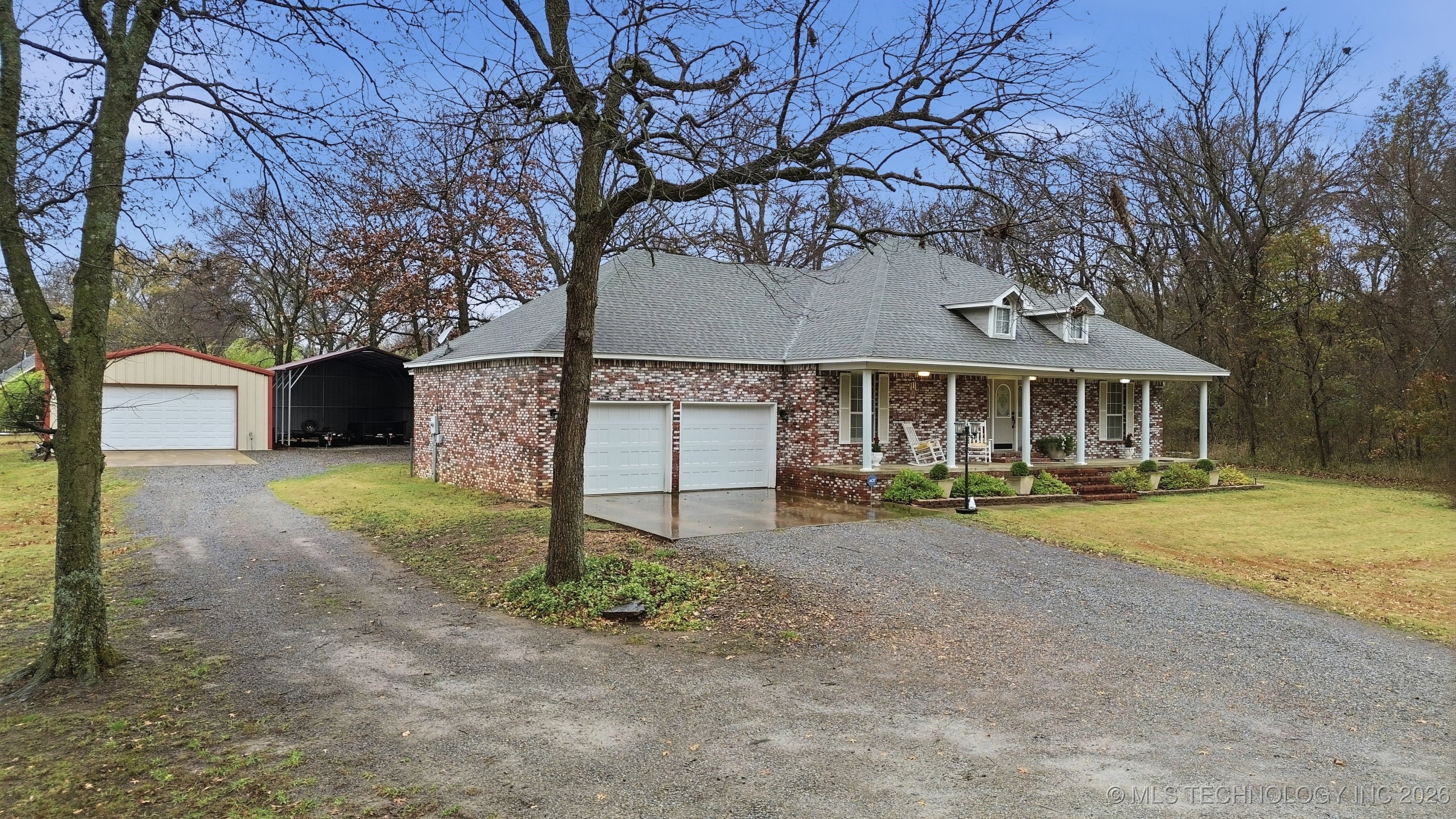 1101 N Navajo Property Photo 3