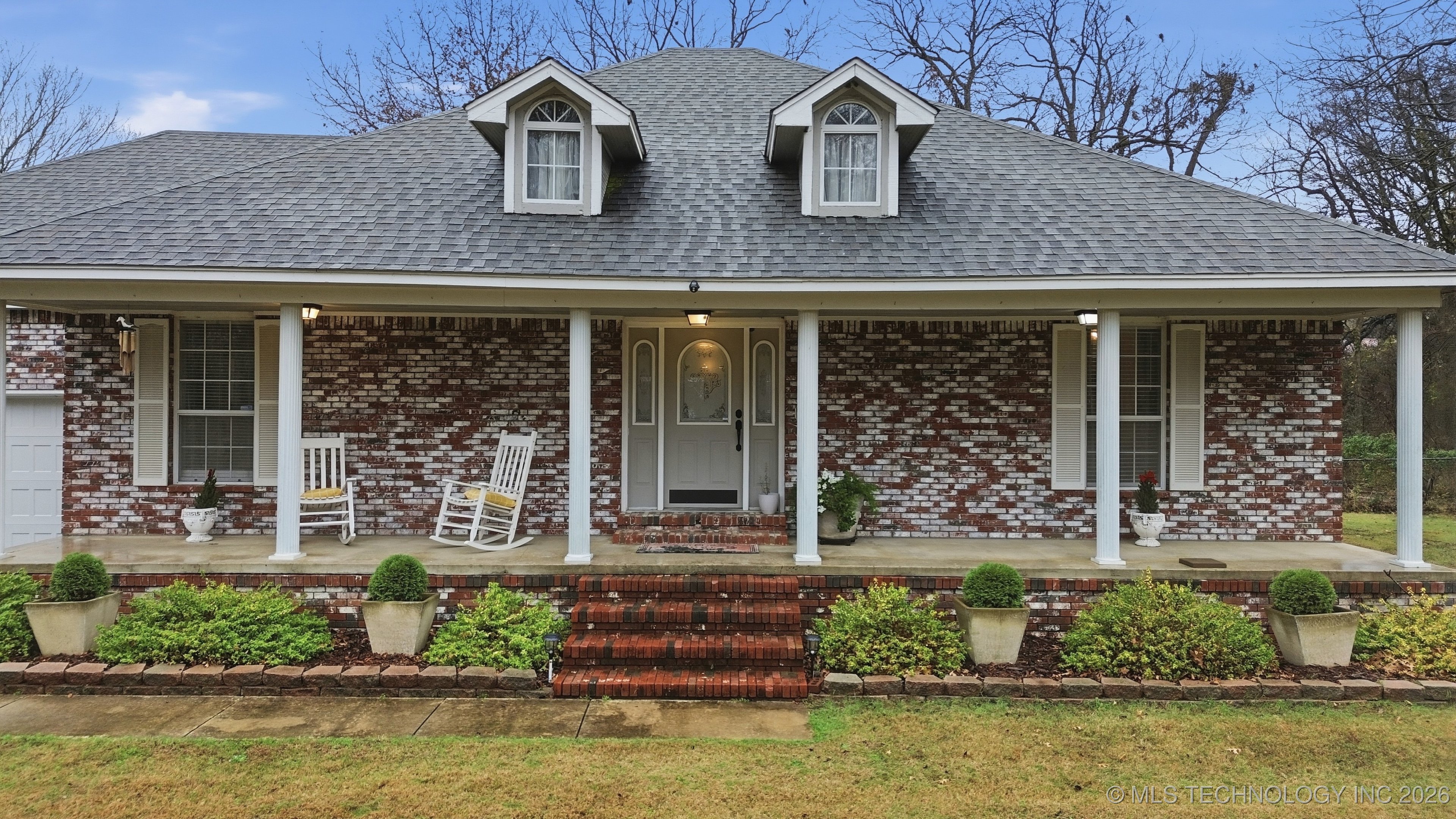 1101 N Navajo Property Photo 4