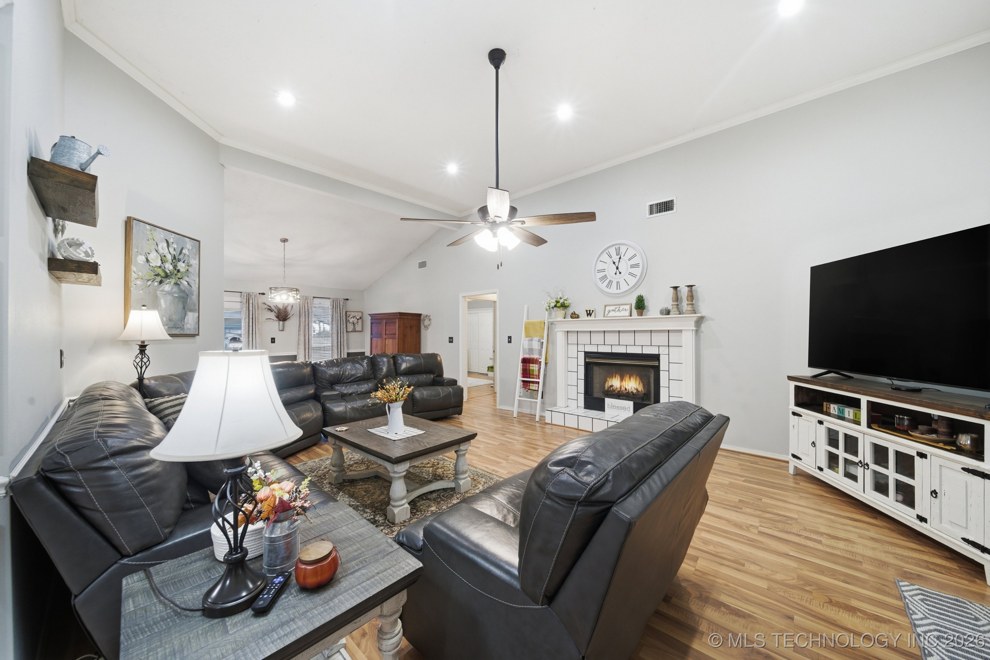 1101 N Navajo Property Photo 7