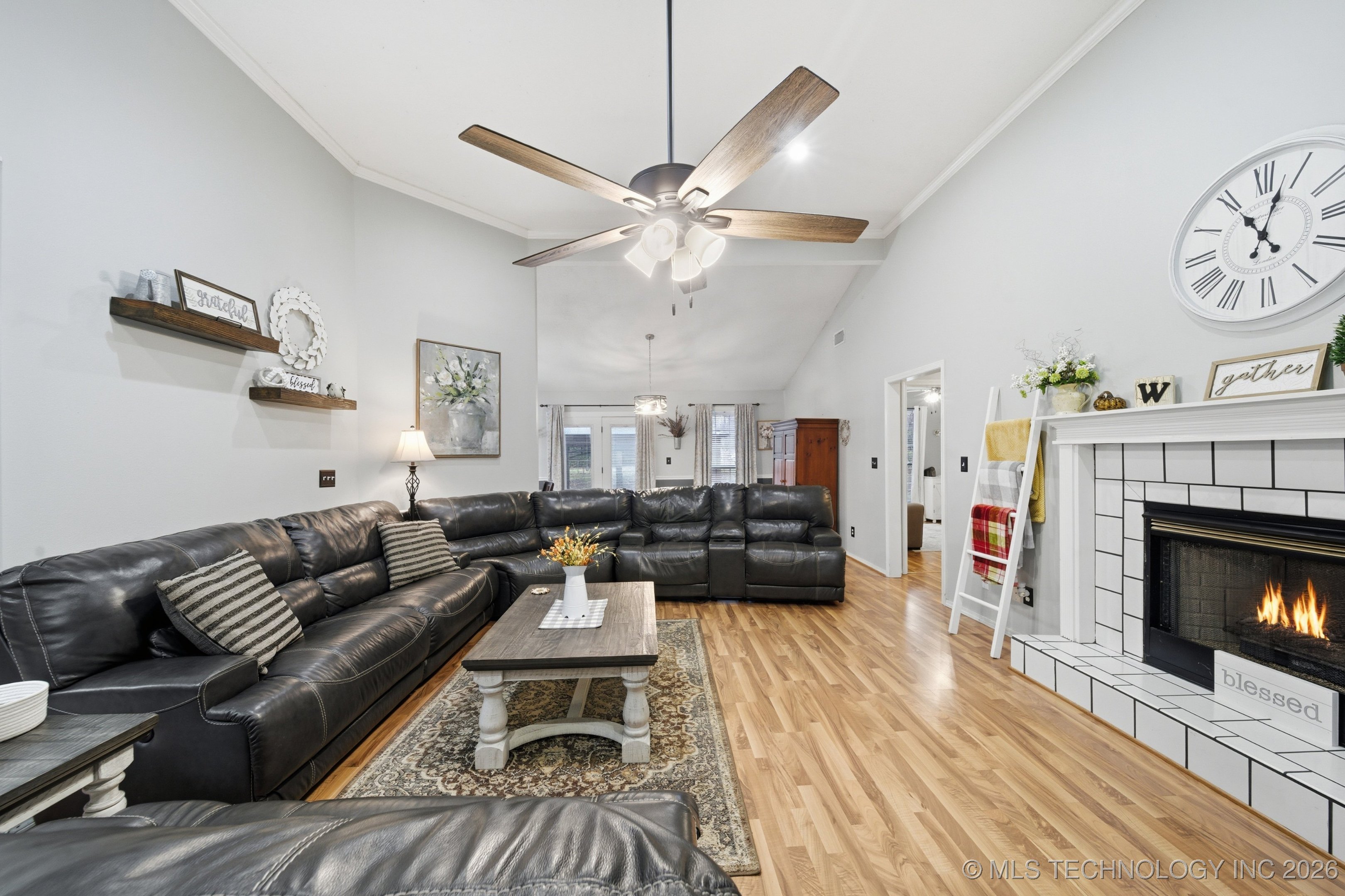 1101 N Navajo Property Photo 8