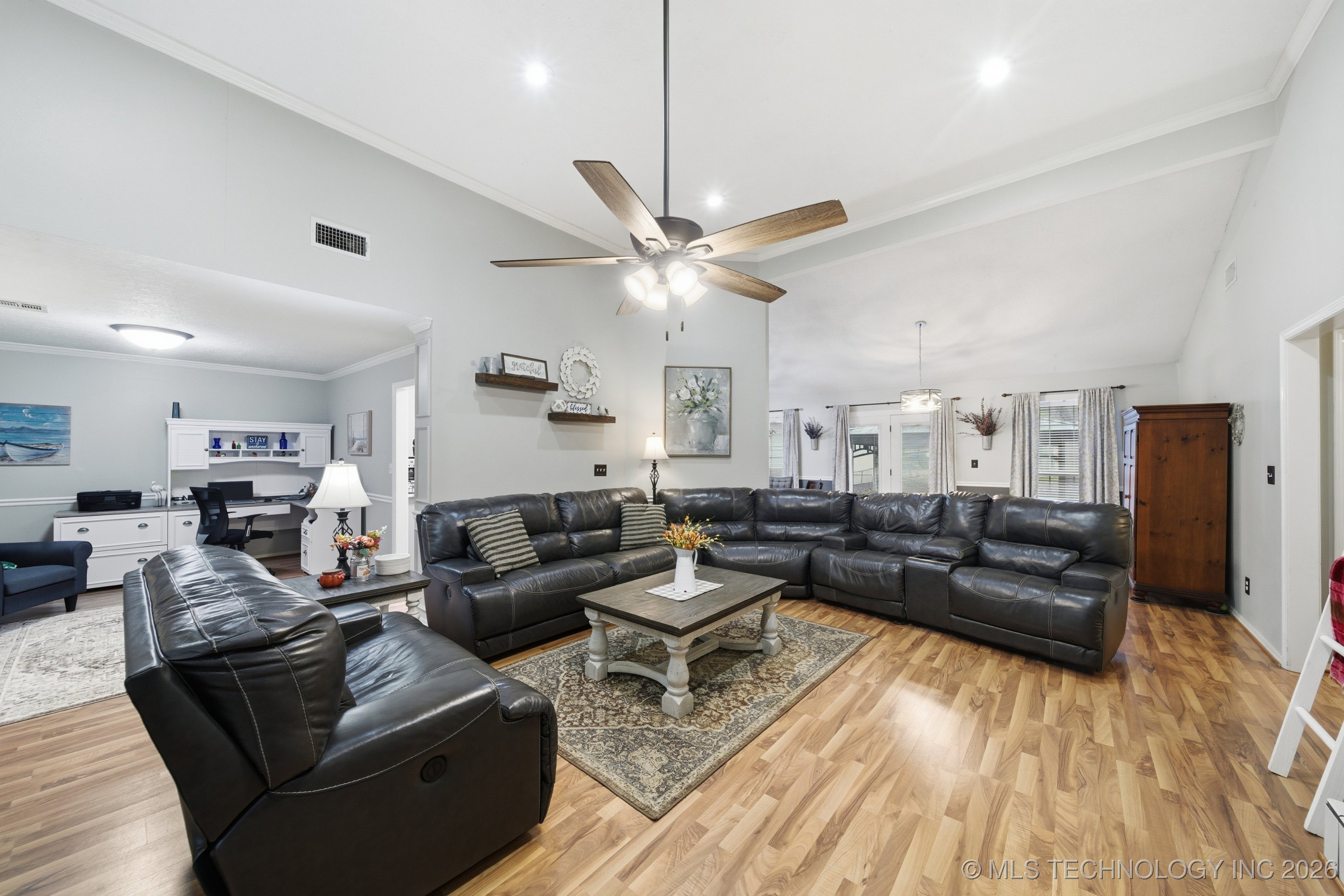 1101 N Navajo Property Photo 9