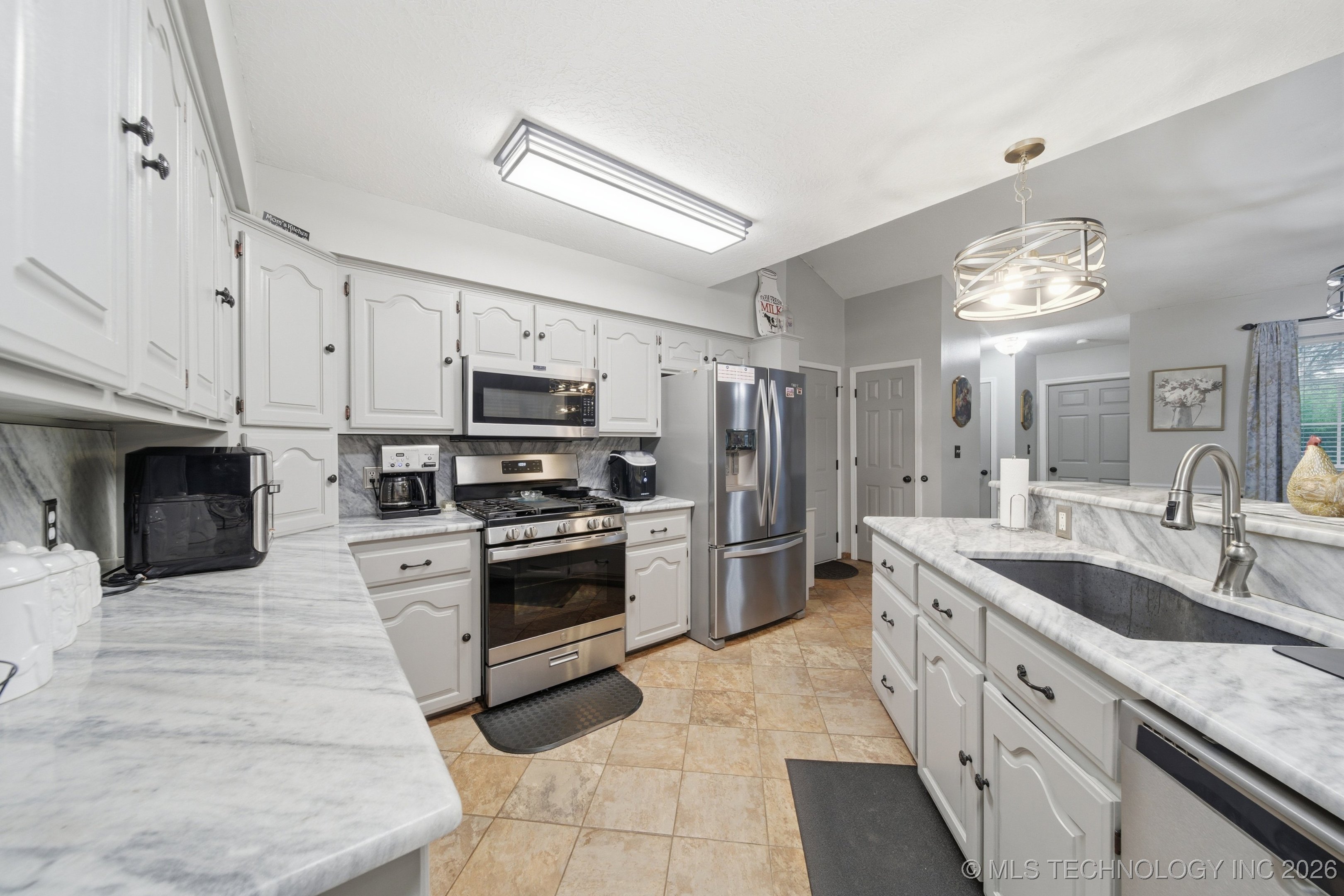 1101 N Navajo Property Photo 14