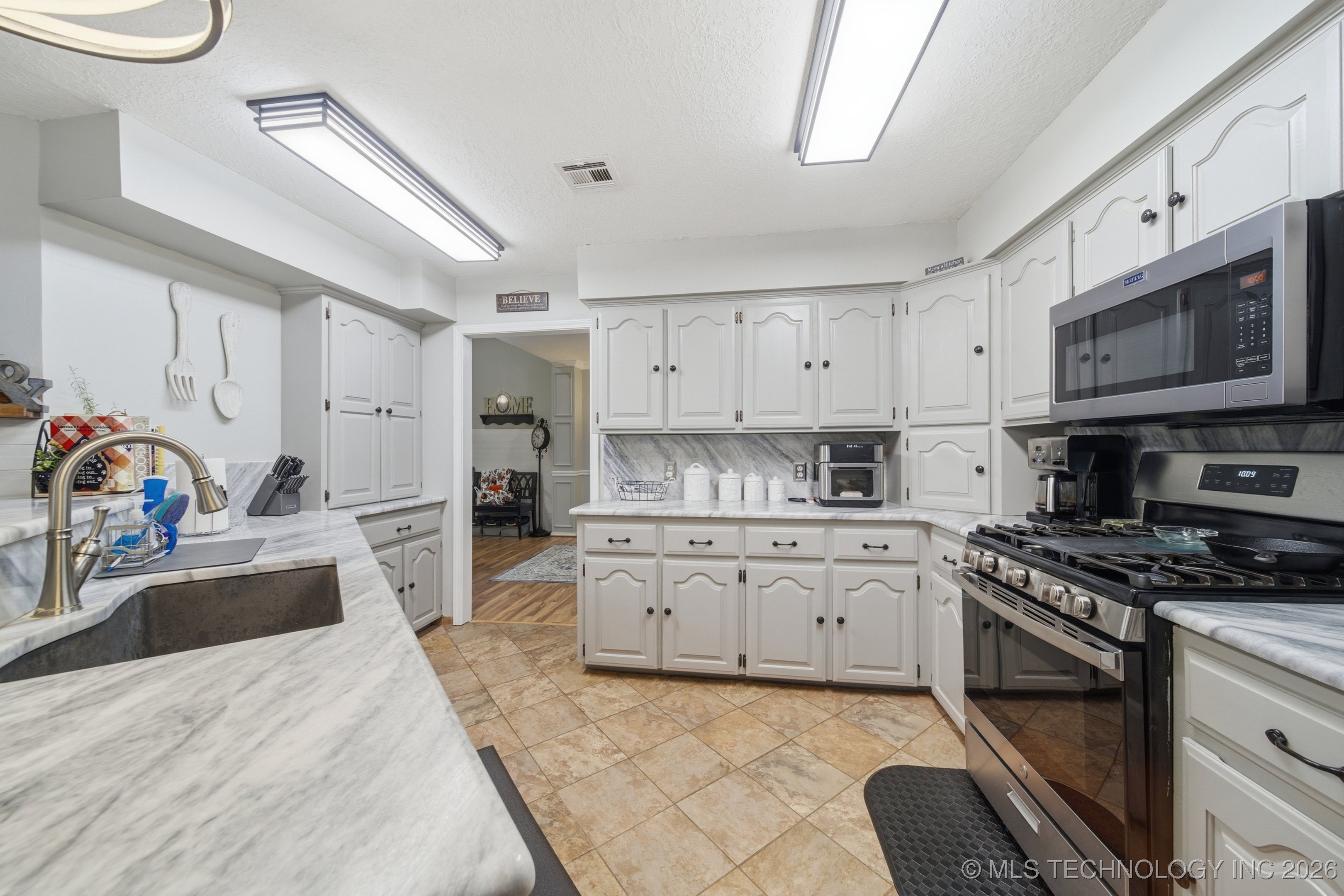 1101 N Navajo Property Photo 16