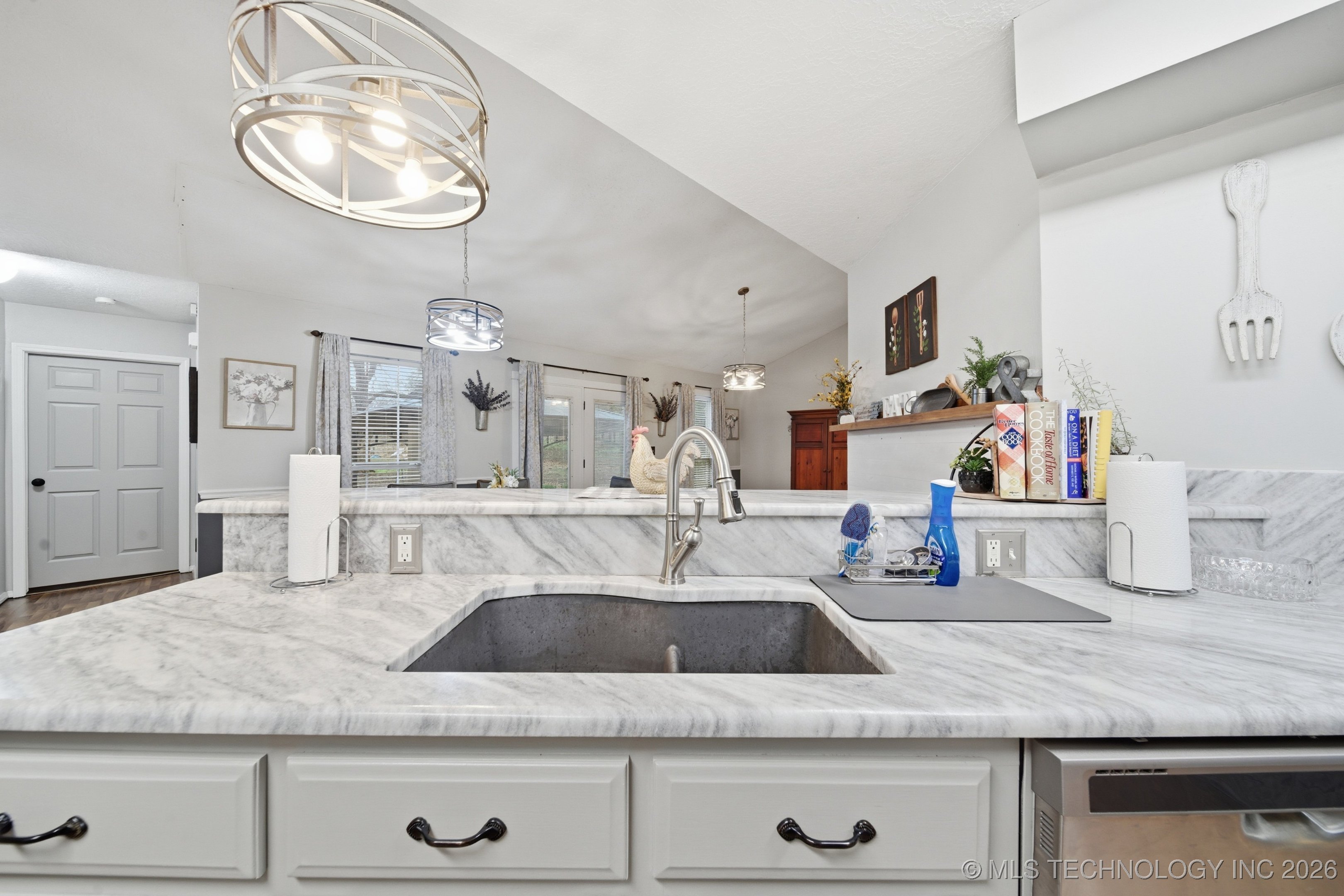 1101 N Navajo Property Photo 17