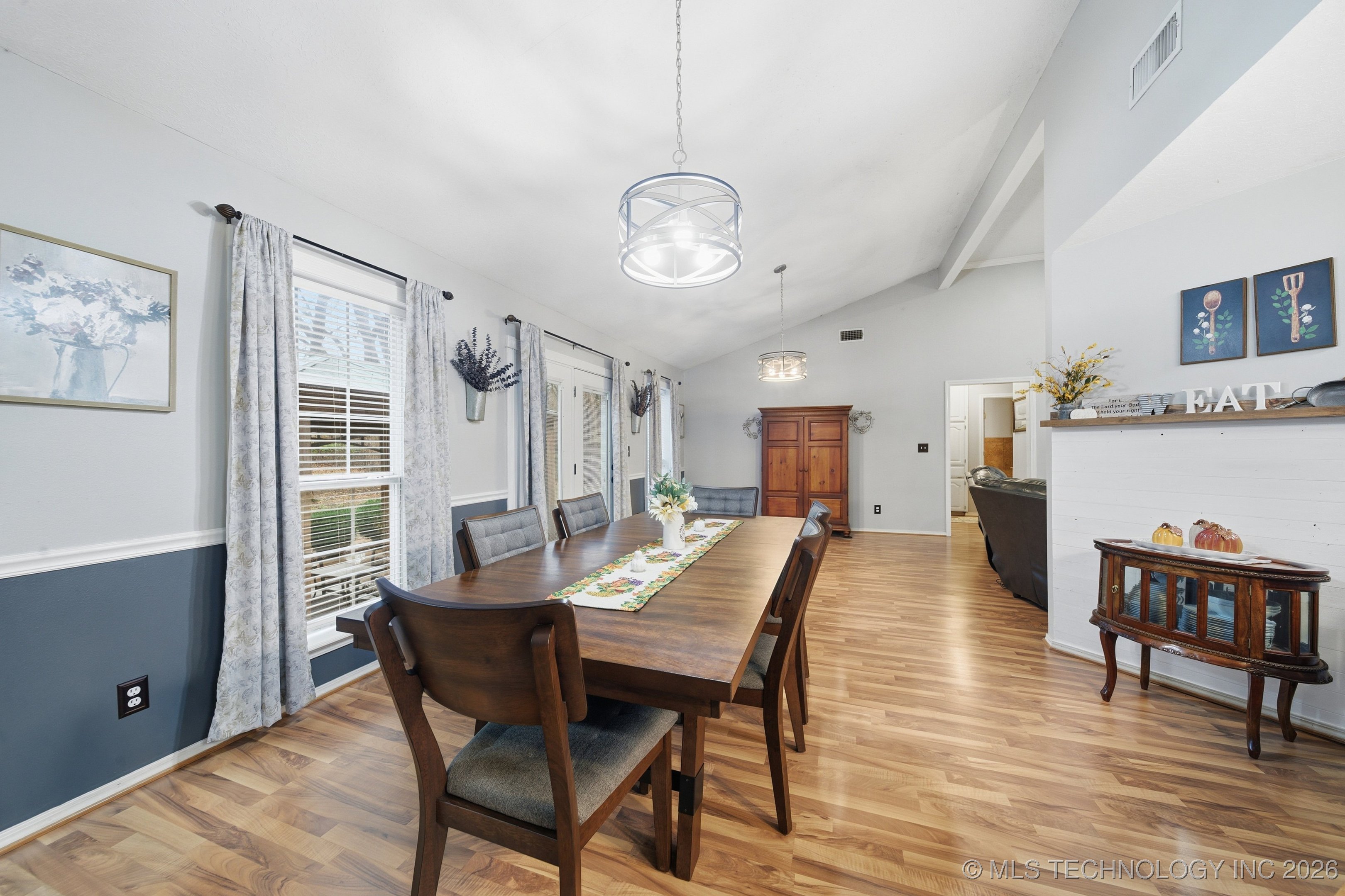 1101 N Navajo Property Photo 18