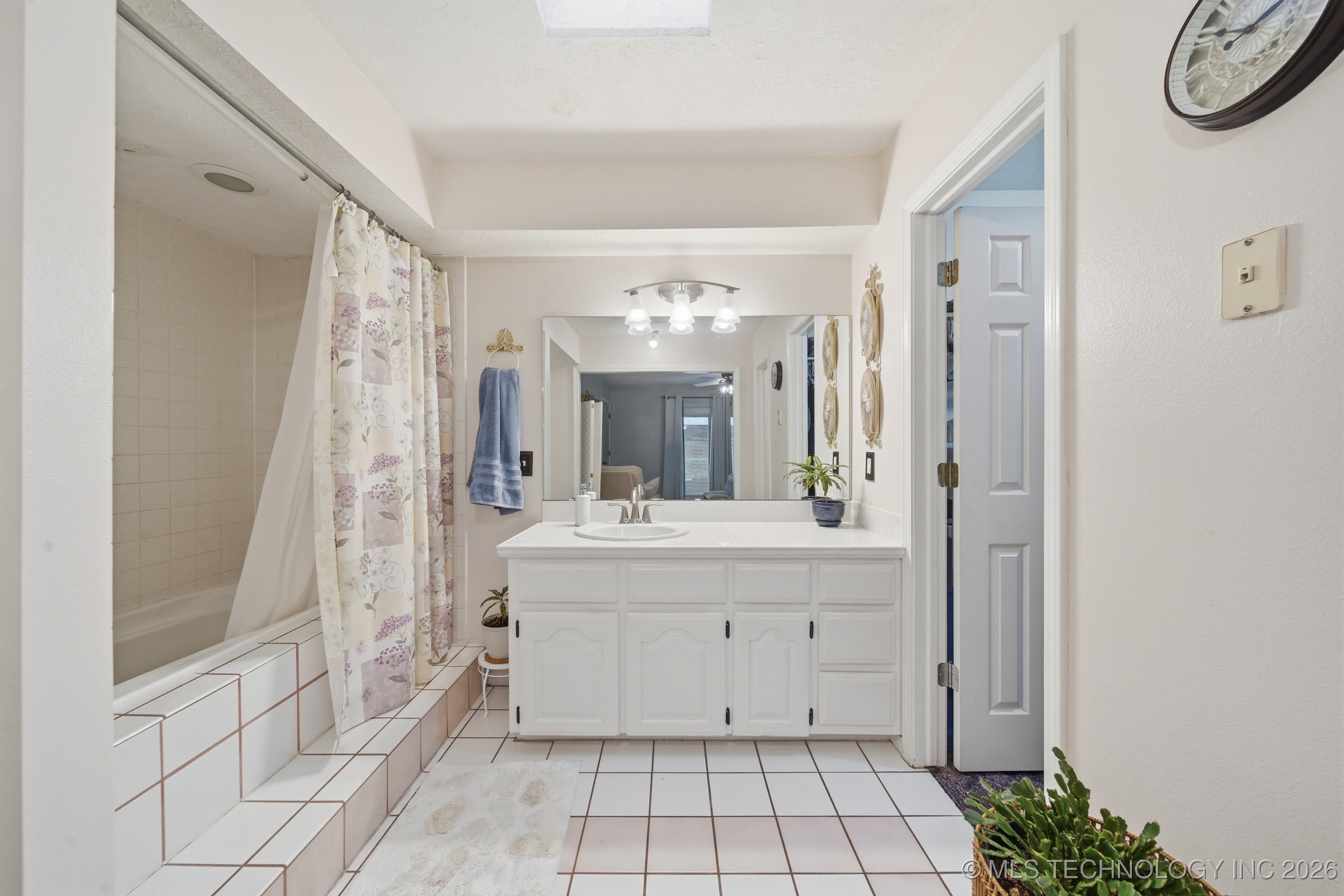 1101 N Navajo Property Photo 23