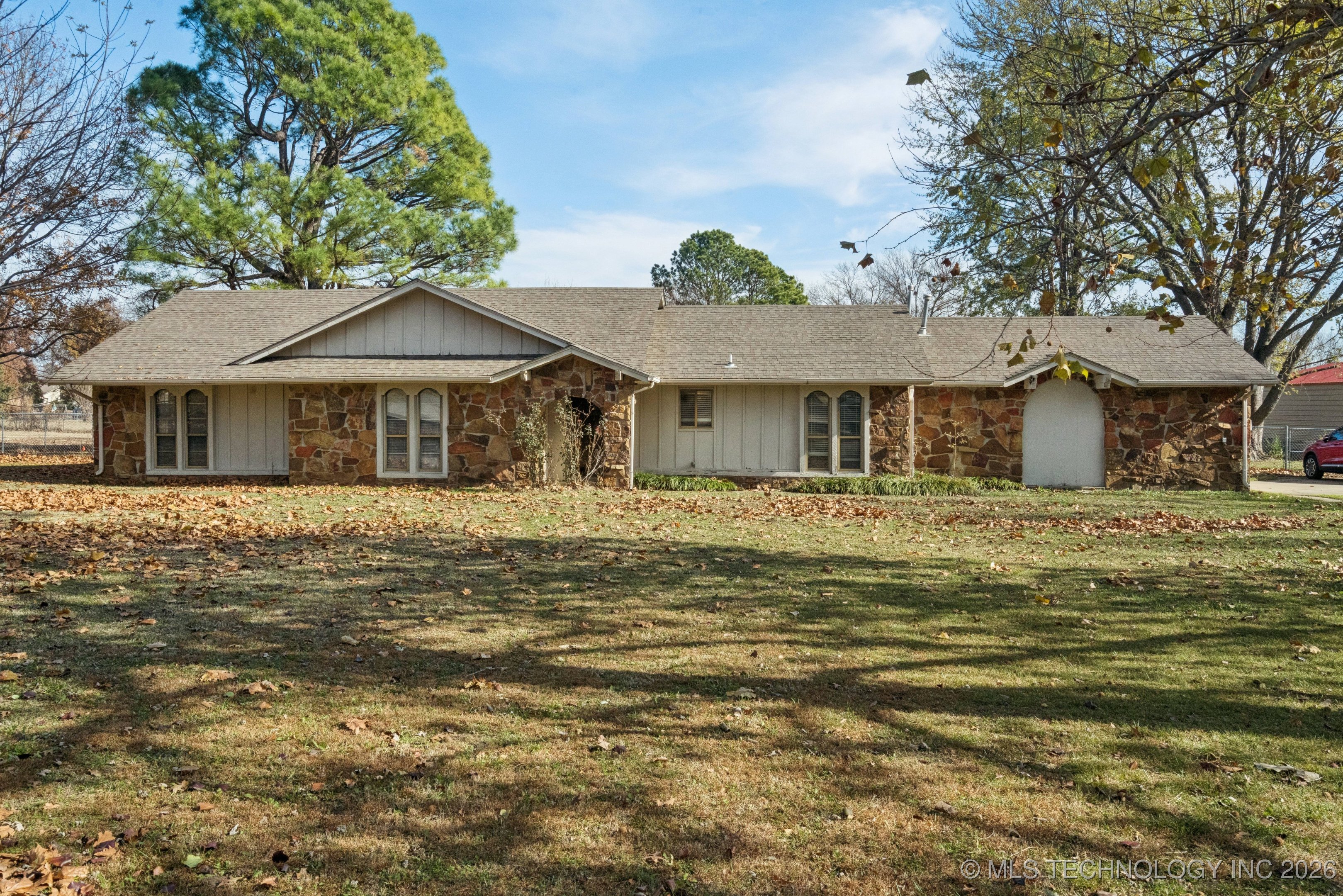 9319 S Highland Drive Property Photo 1