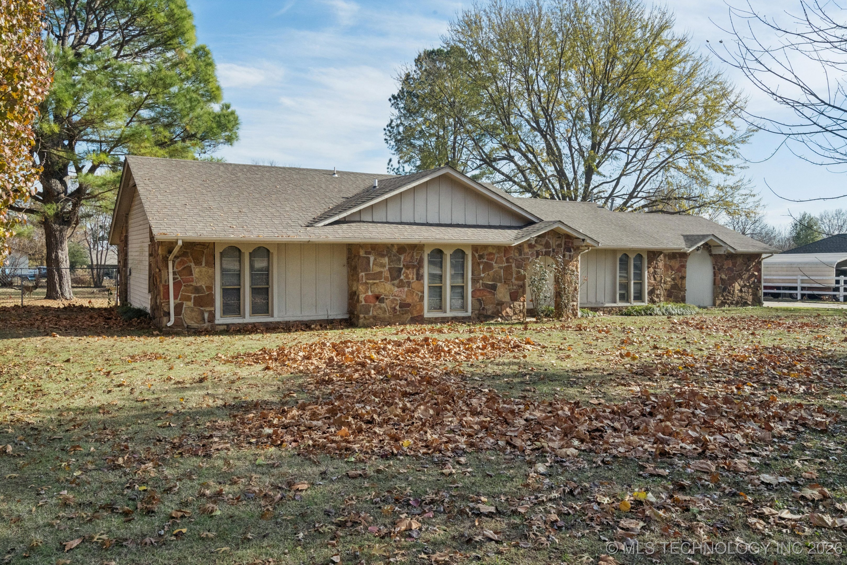 9319 S Highland Drive Property Photo 2