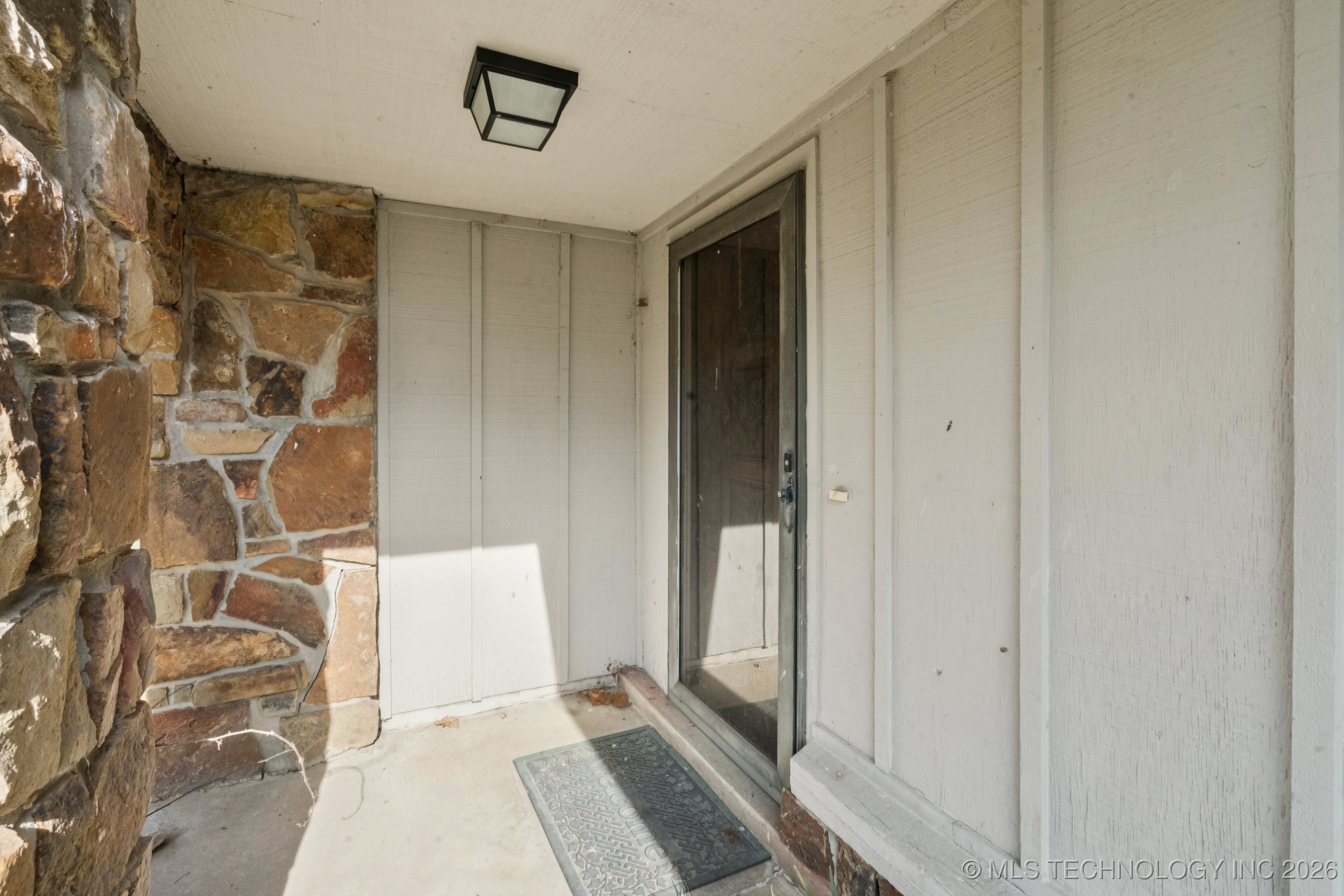 9319 S Highland Drive Property Photo 4