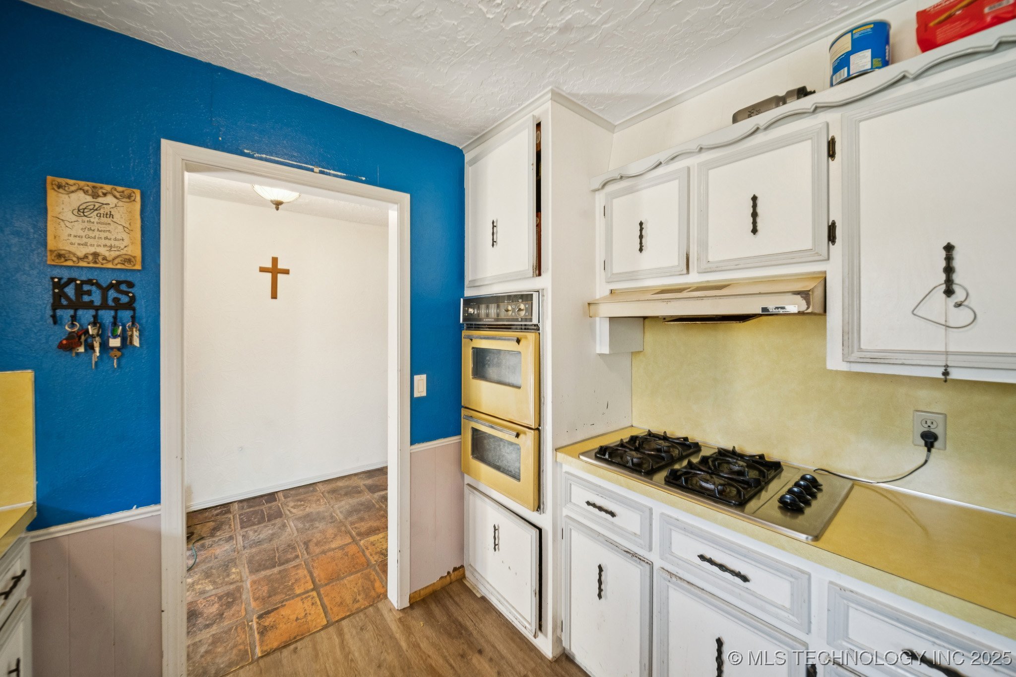 9319 S Highland Drive Property Photo 12