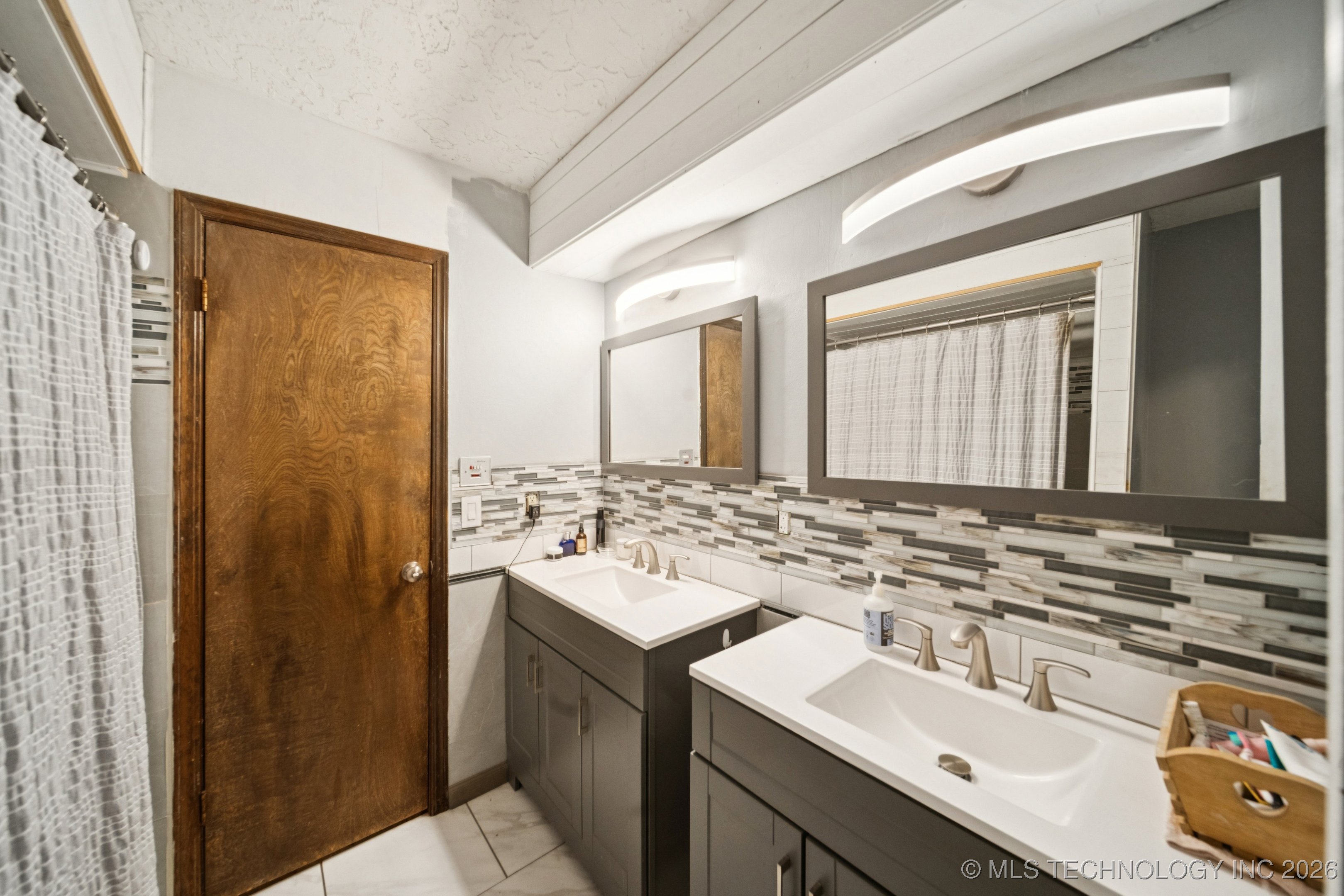 9319 S Highland Drive Property Photo 19