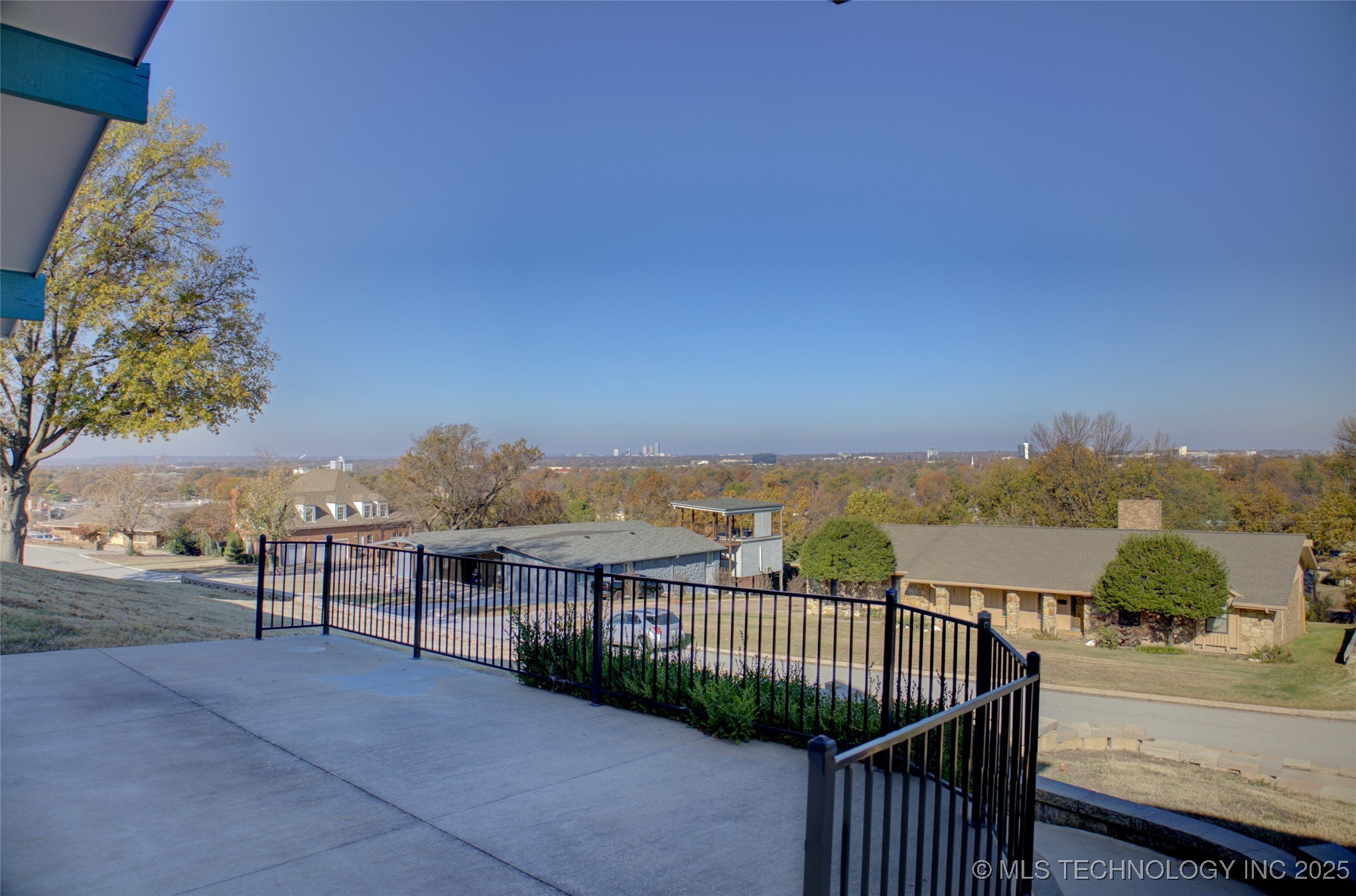 6634 E 60th Place Property Photo 4