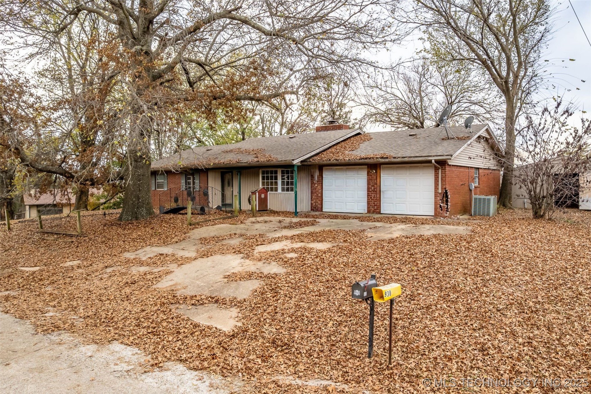 930 S Sinnett Road Property Photo 1