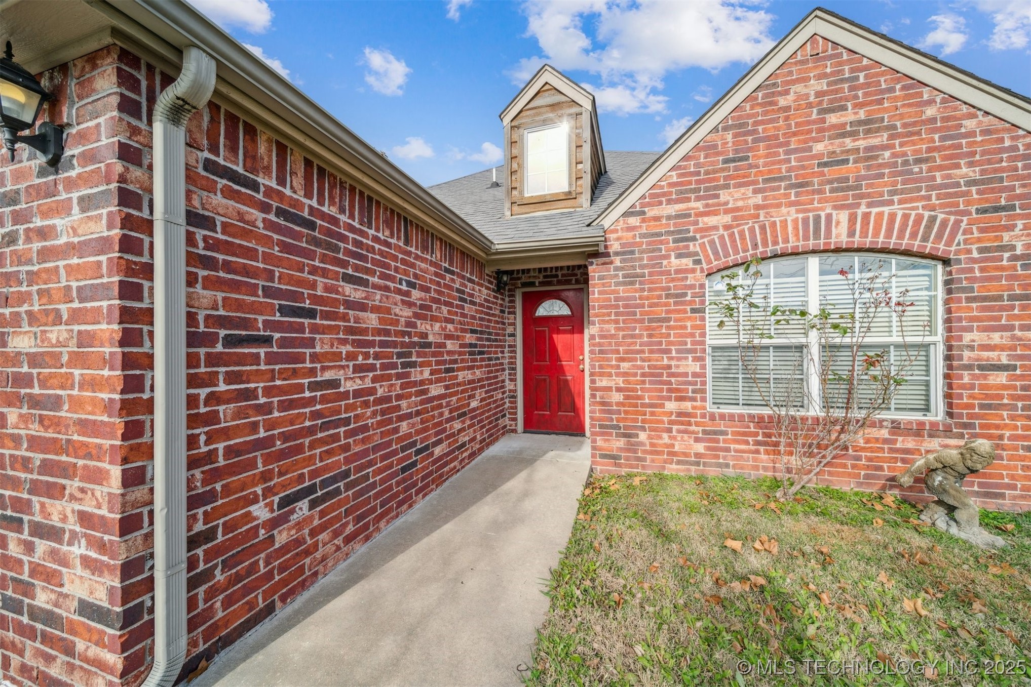 315 E Oak Street Property Photo 3