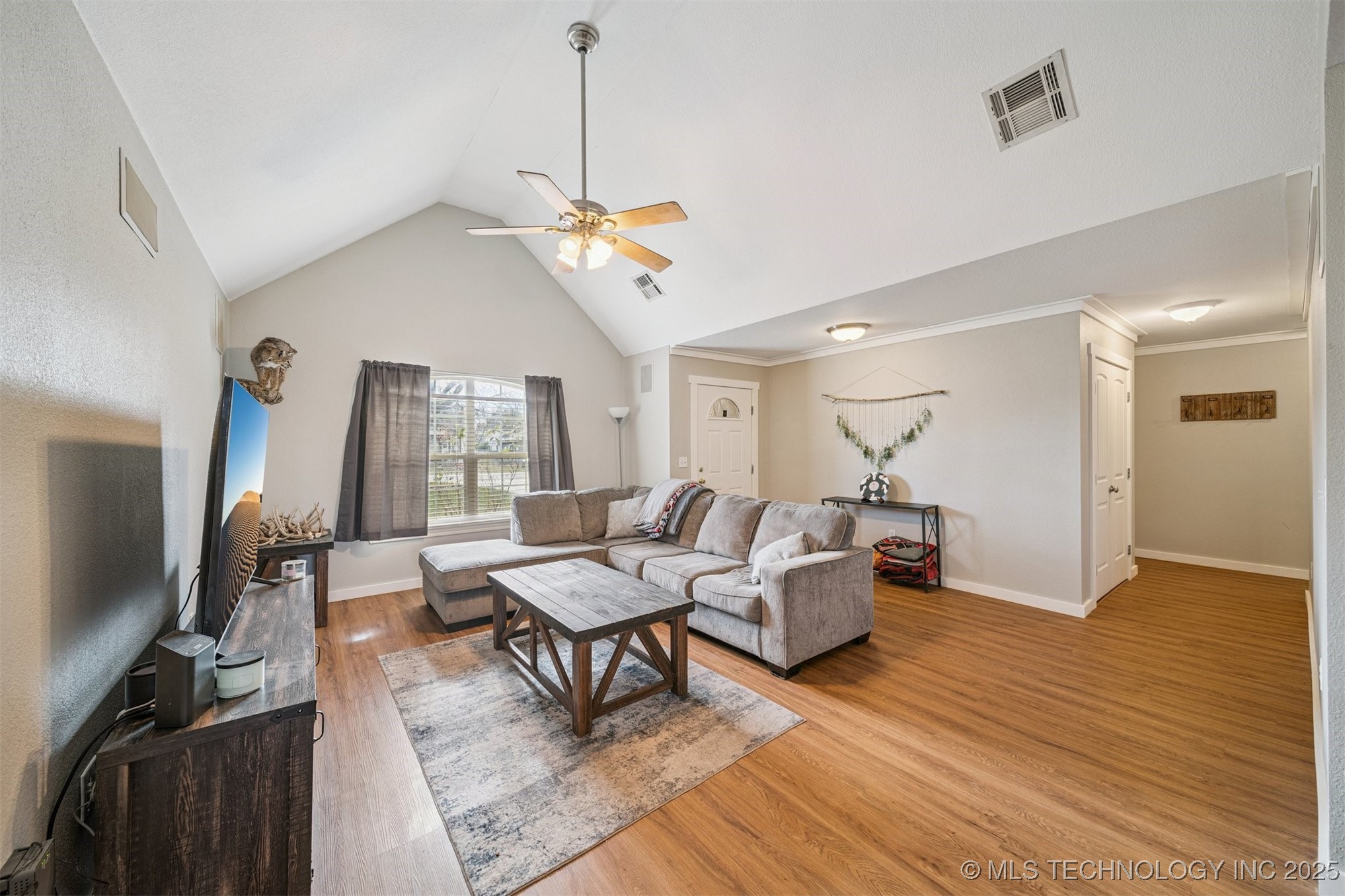 315 E Oak Street Property Photo 5