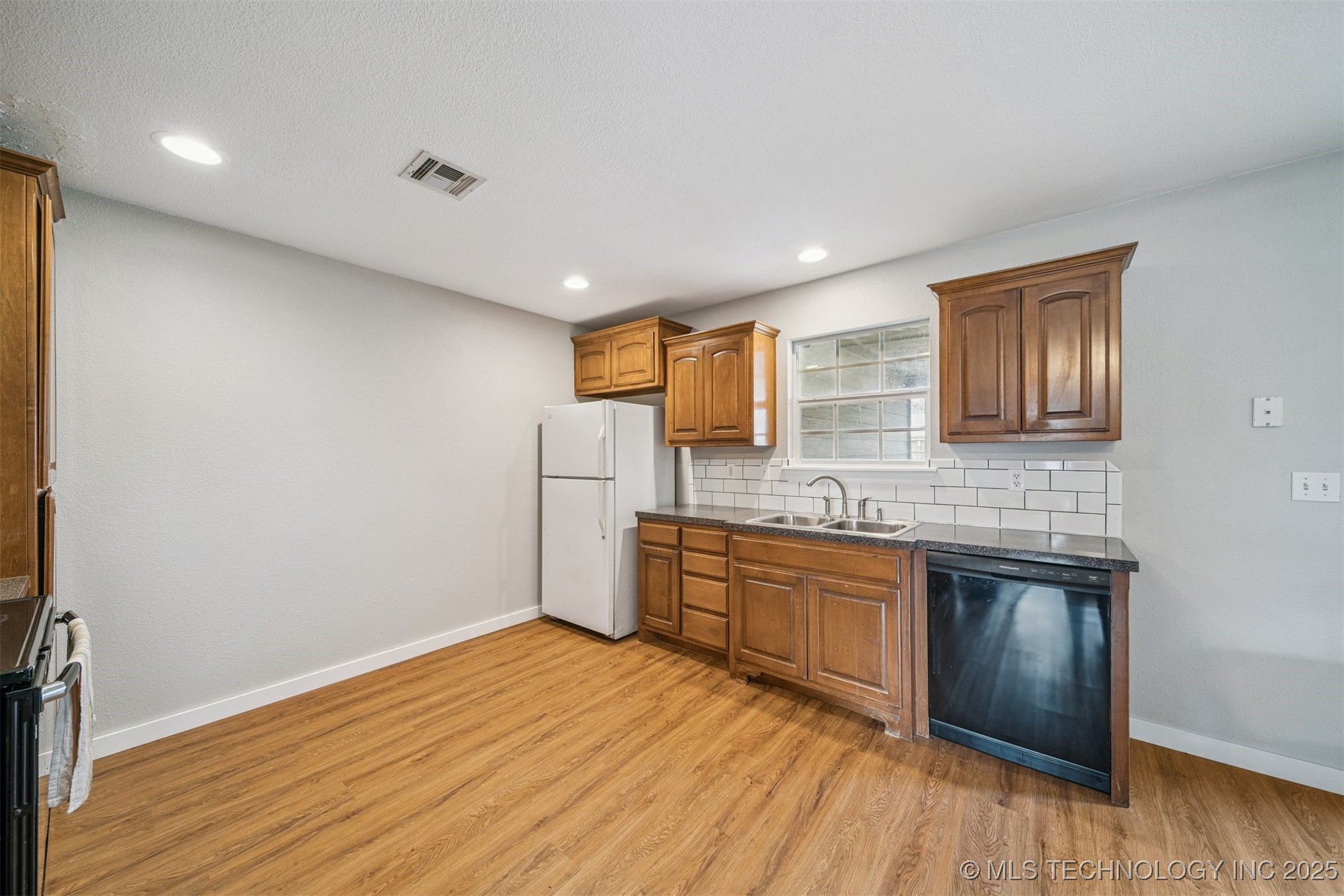 315 E Oak Street Property Photo 9