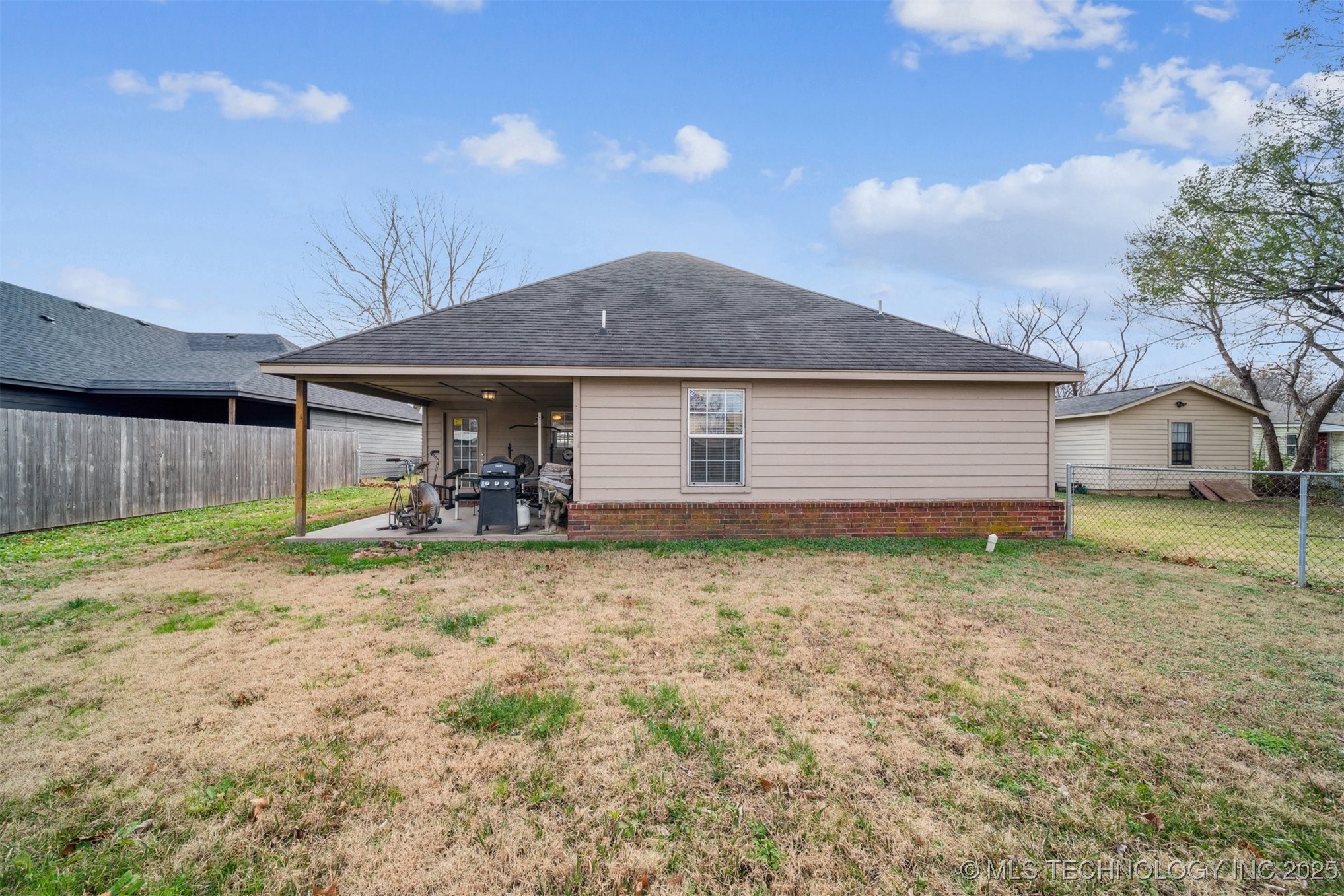 315 E Oak Street Property Photo 17