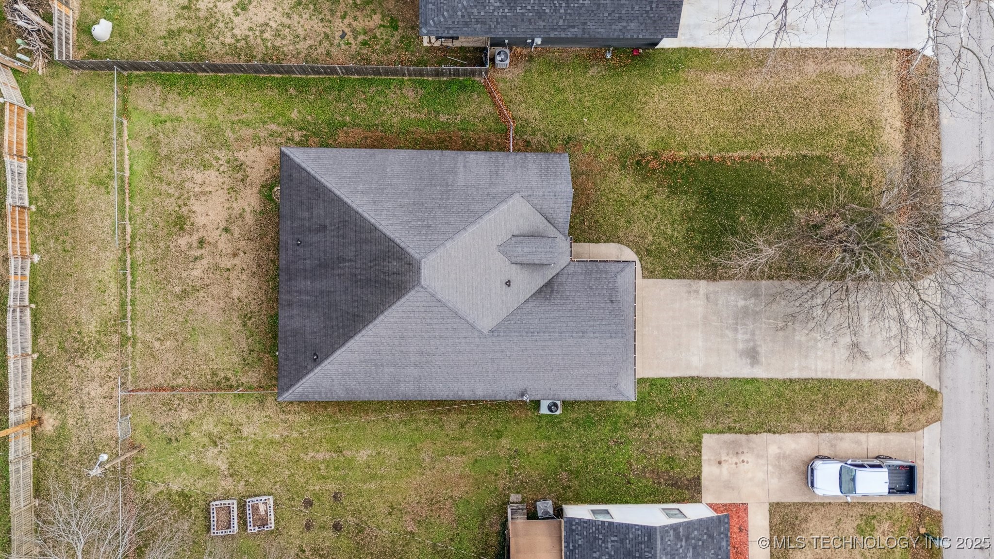 315 E Oak Street Property Photo 20