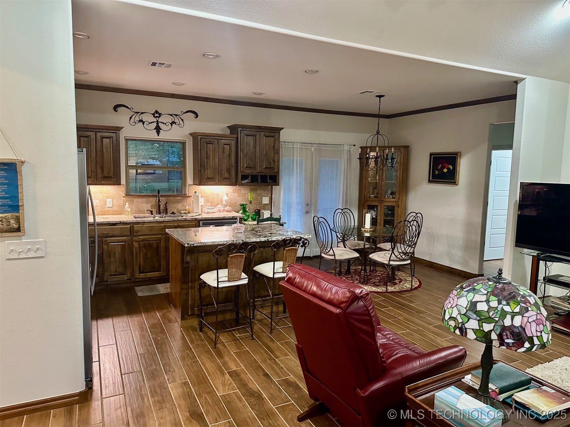 803 Julie Avenue Property Photo 4