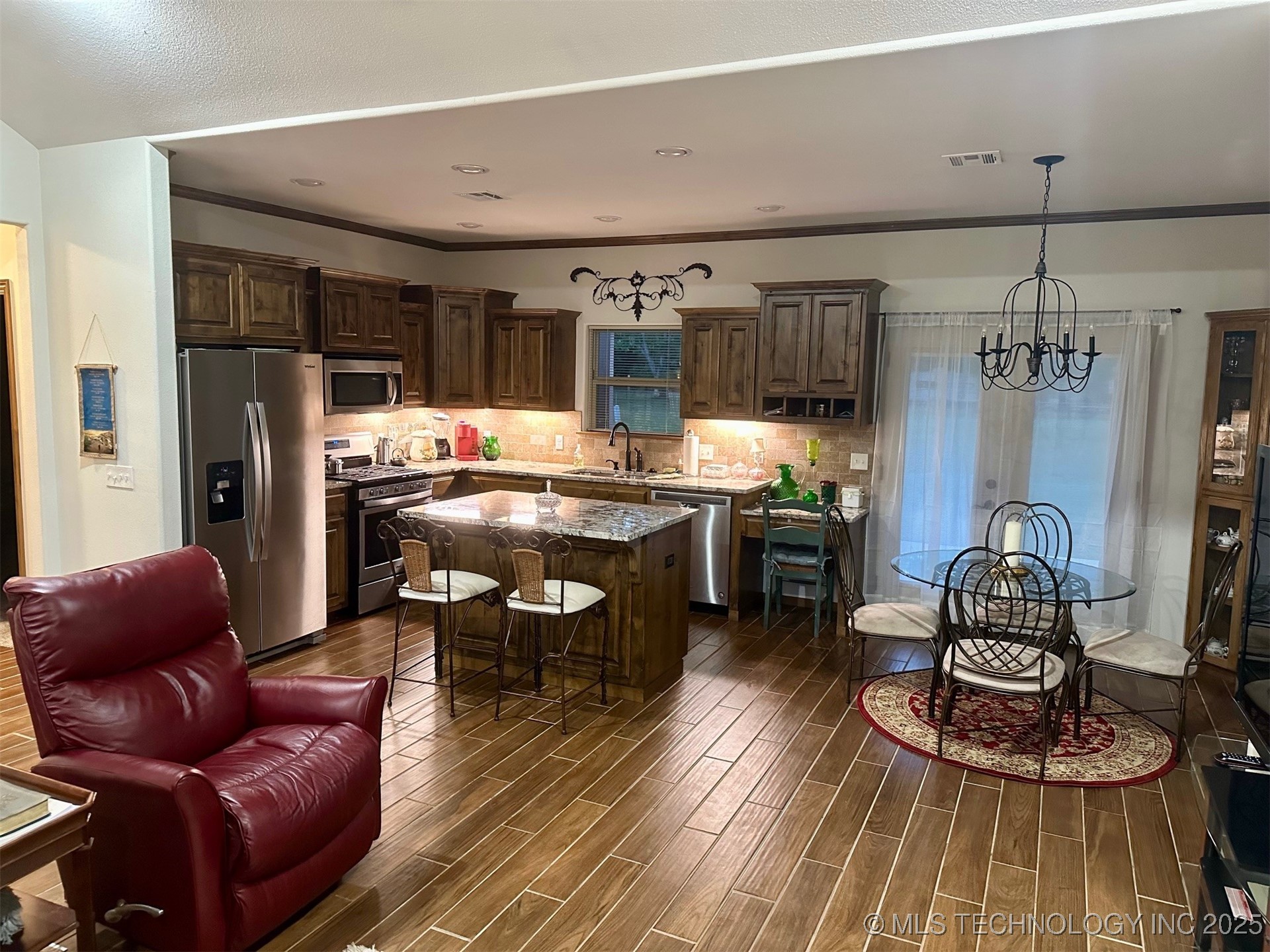 803 Julie Avenue Property Photo 5