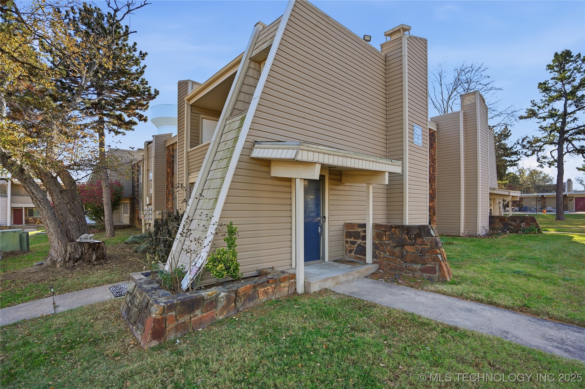 7325 S Yale Avenue 213 Property Photo 1