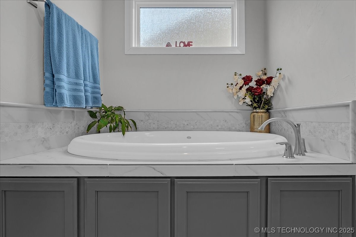 8704 S Quanah Avenue W Property Photo 32