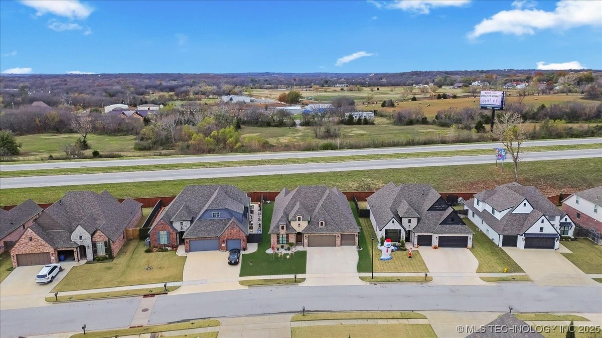 8704 S Quanah Avenue W Property Photo 56