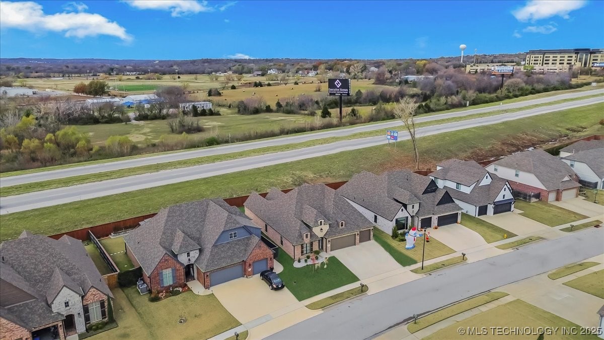 8704 S Quanah Avenue W Property Photo 57