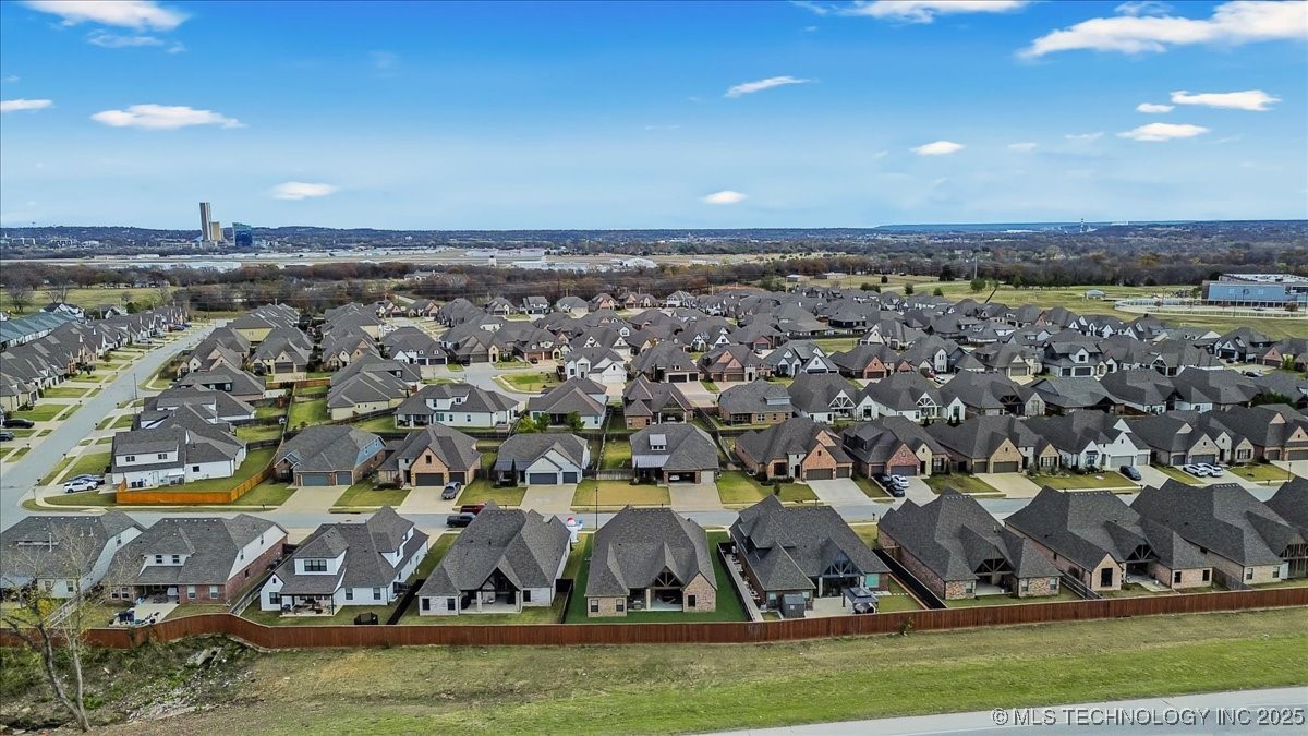 8704 S Quanah Avenue W Property Photo 59