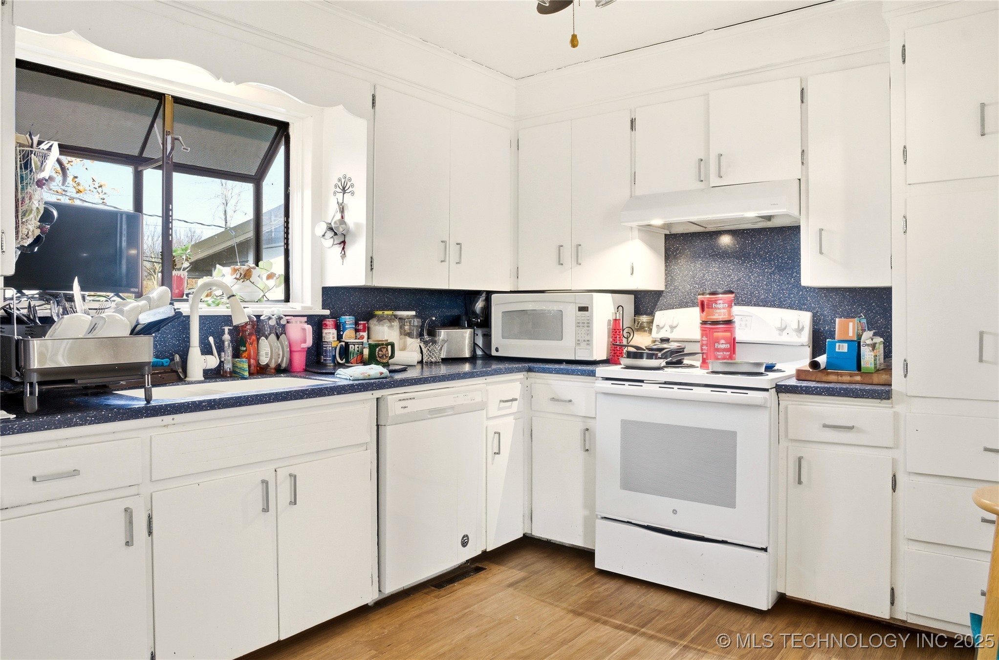 625 W Allison Avenue Property Photo 14