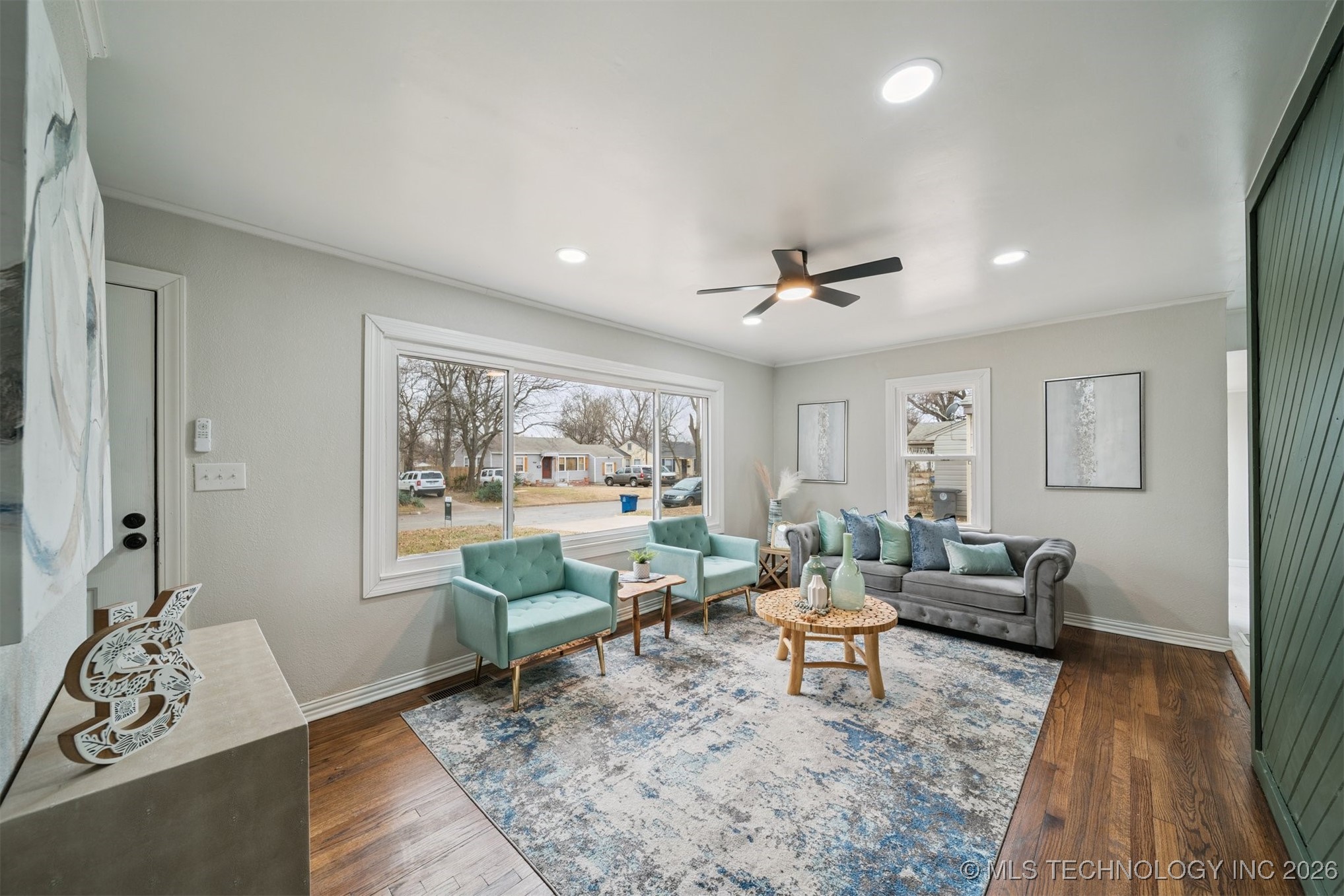 5733 E 4th Street Property Photo 4