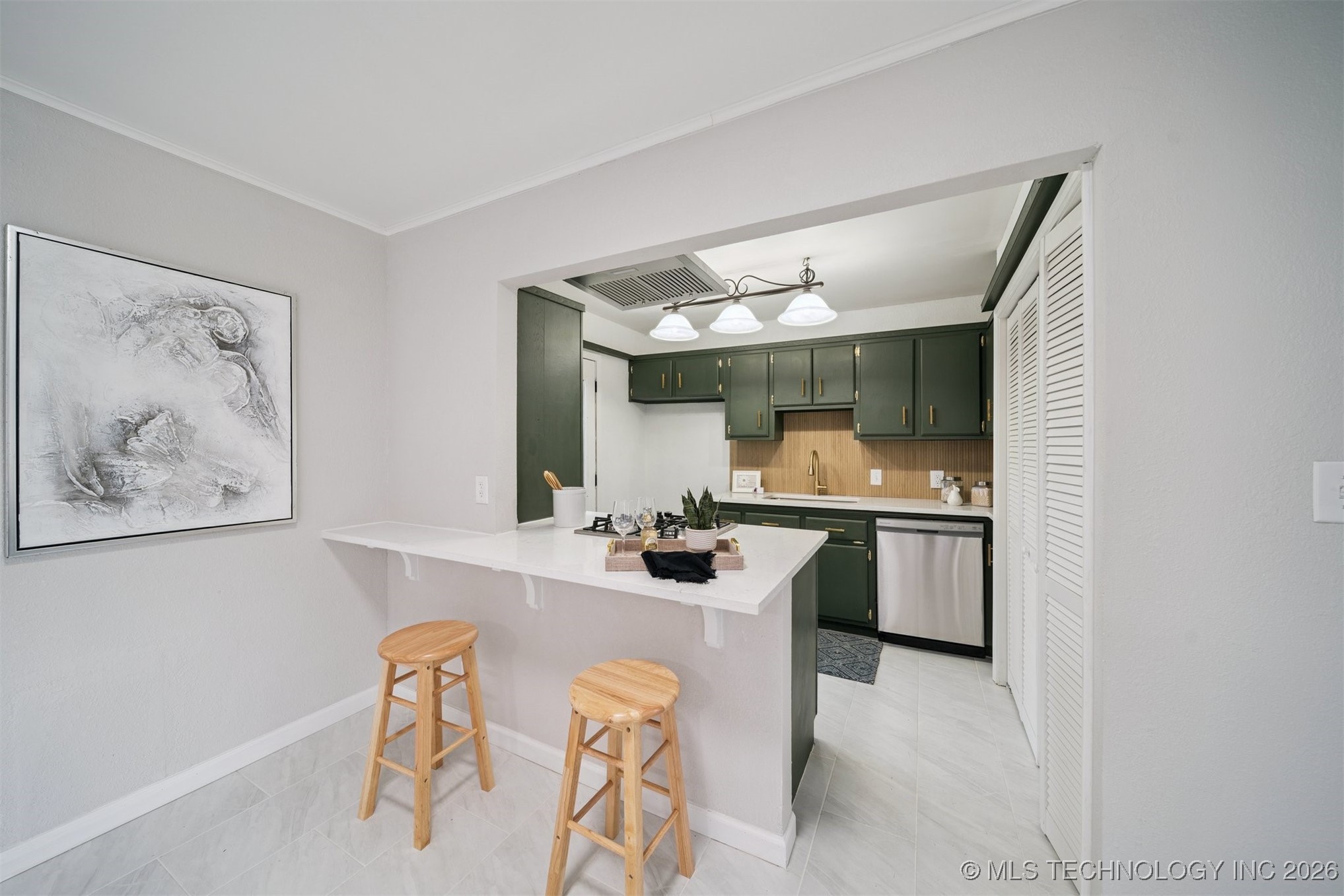 5733 E 4th Street Property Photo 8