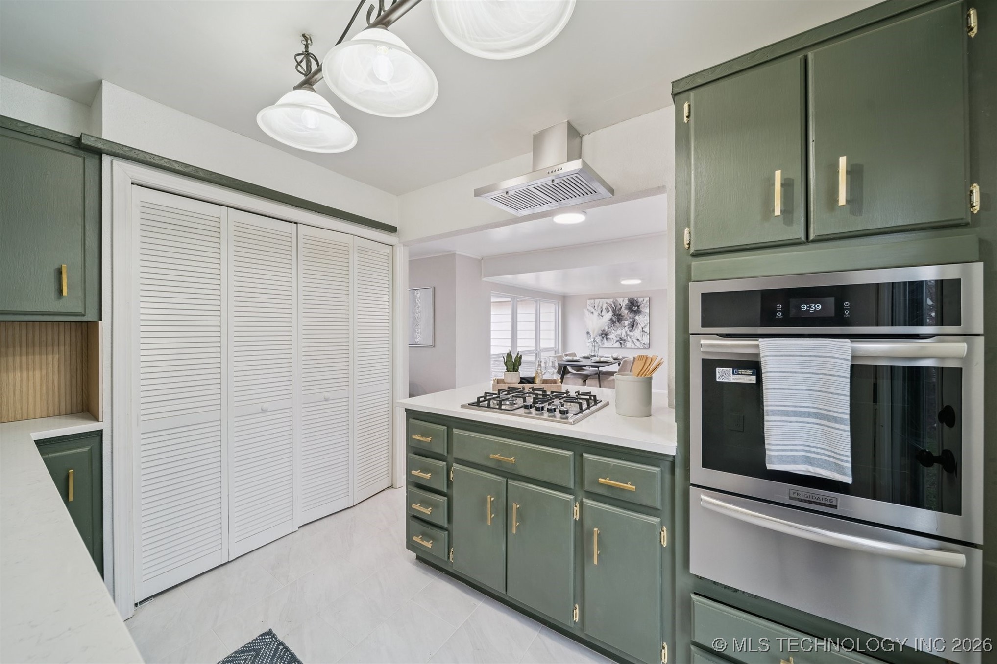 5733 E 4th Street Property Photo 10