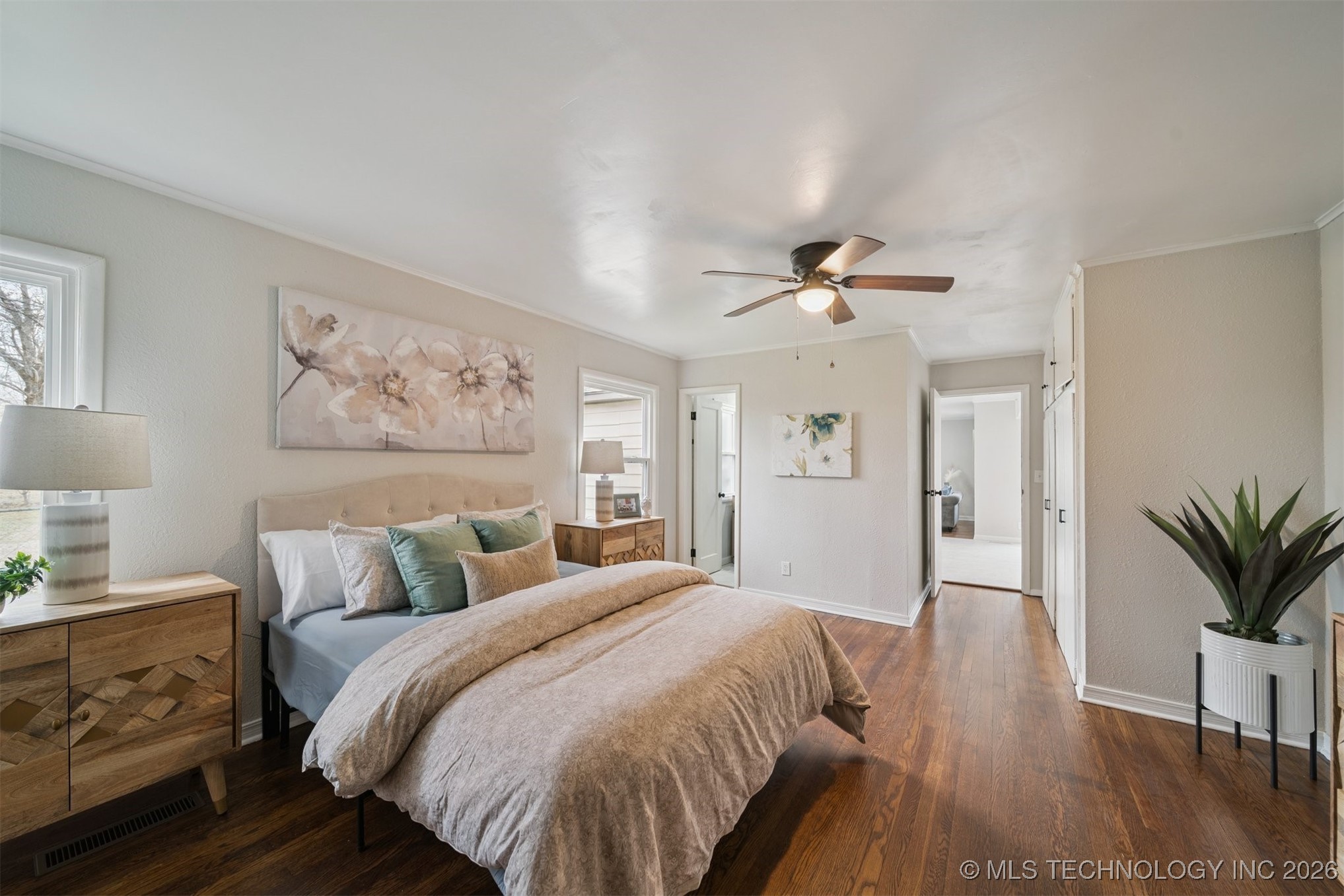 5733 E 4th Street Property Photo 12