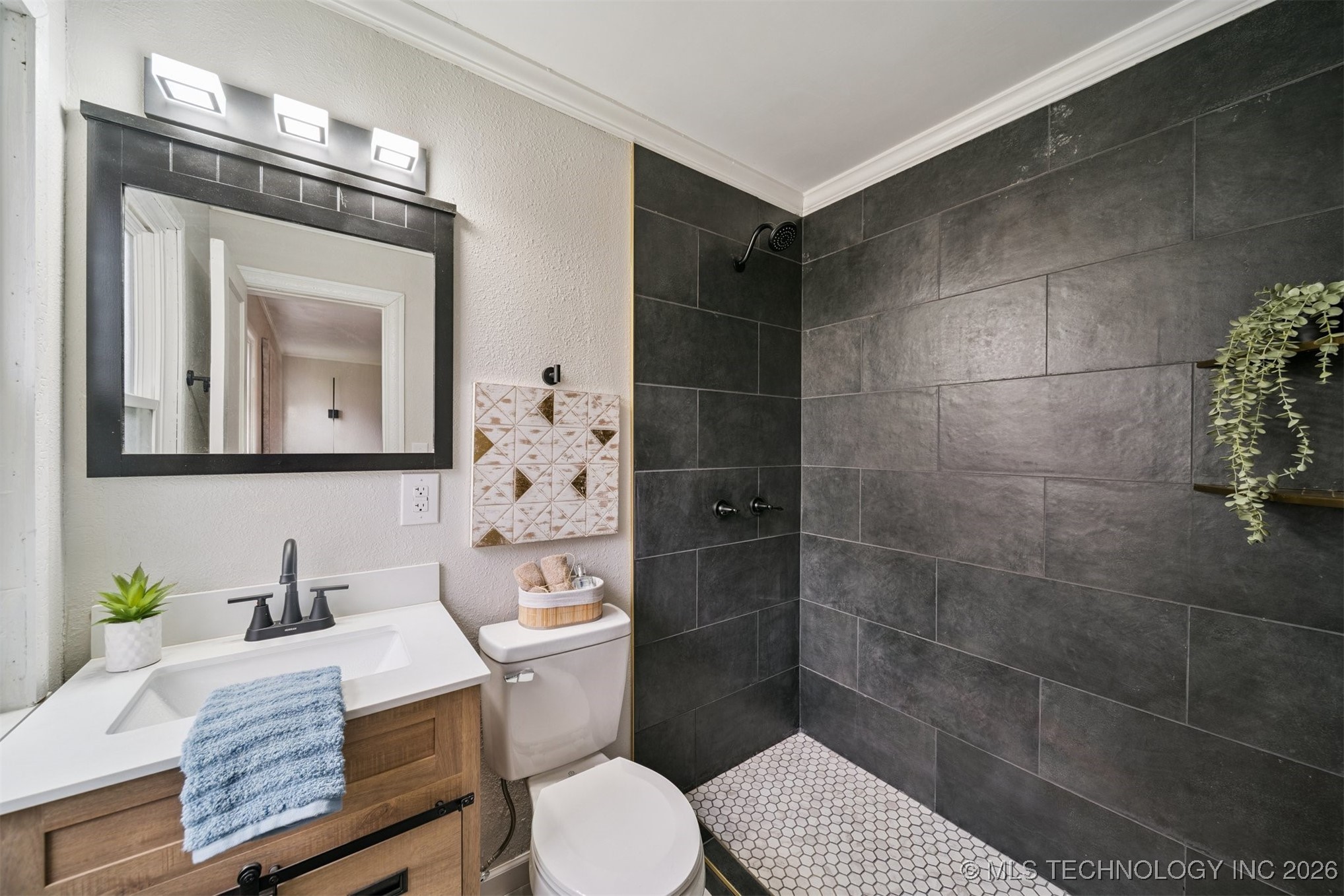 5733 E 4th Street Property Photo 13