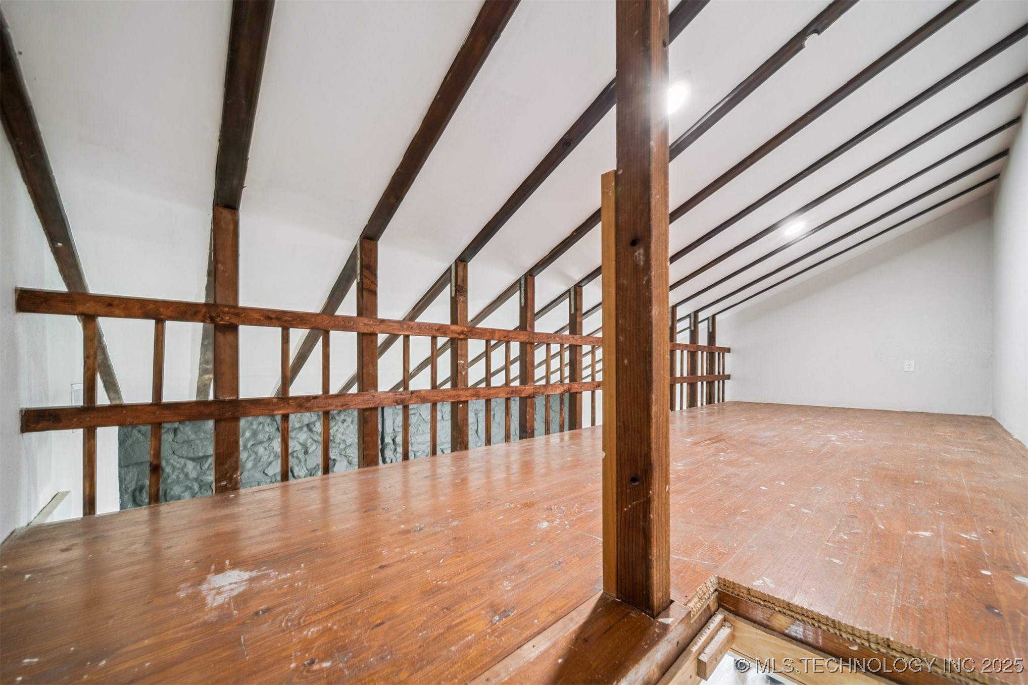 5733 E 4th Street Property Photo 17