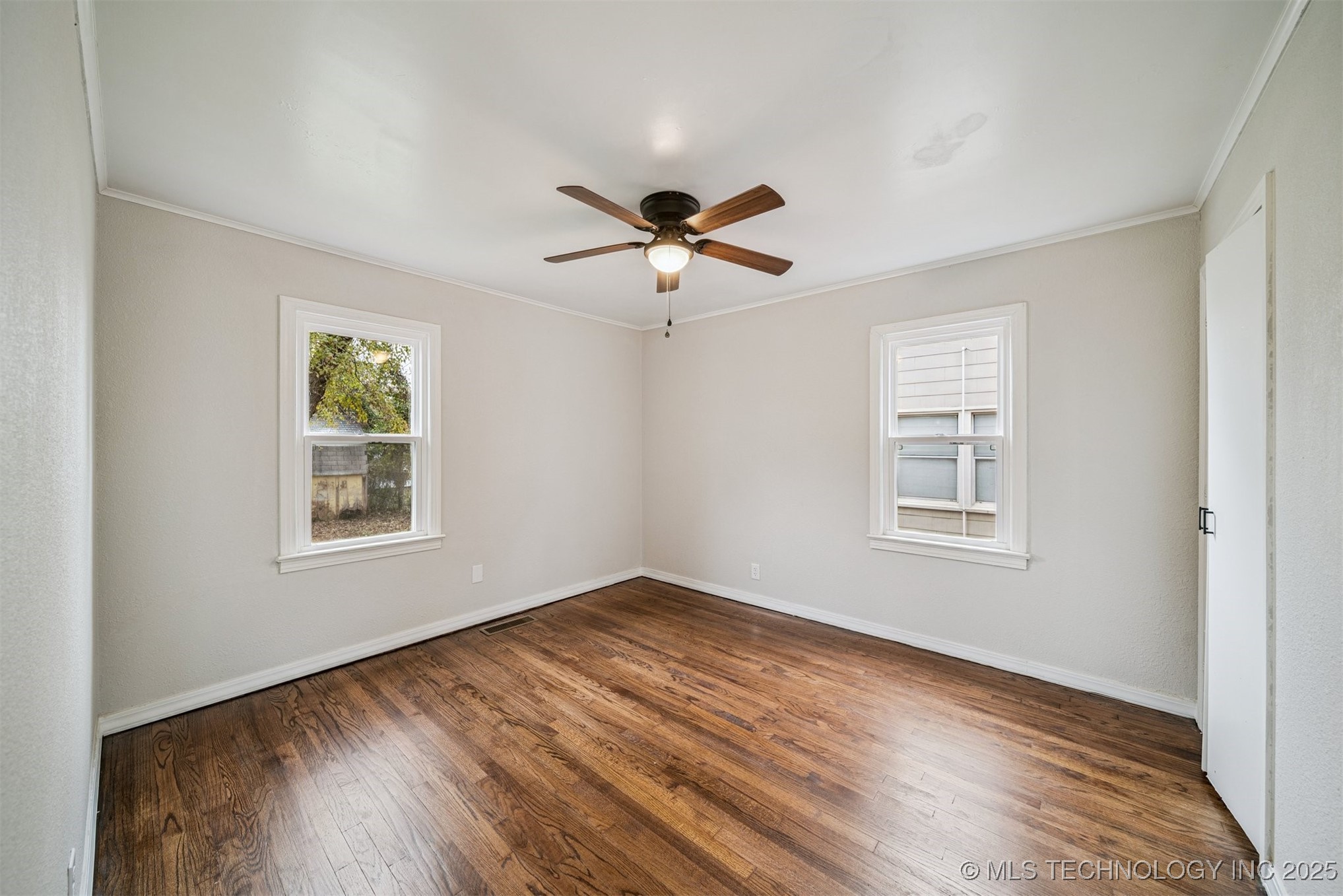 5733 E 4th Street Property Photo 19