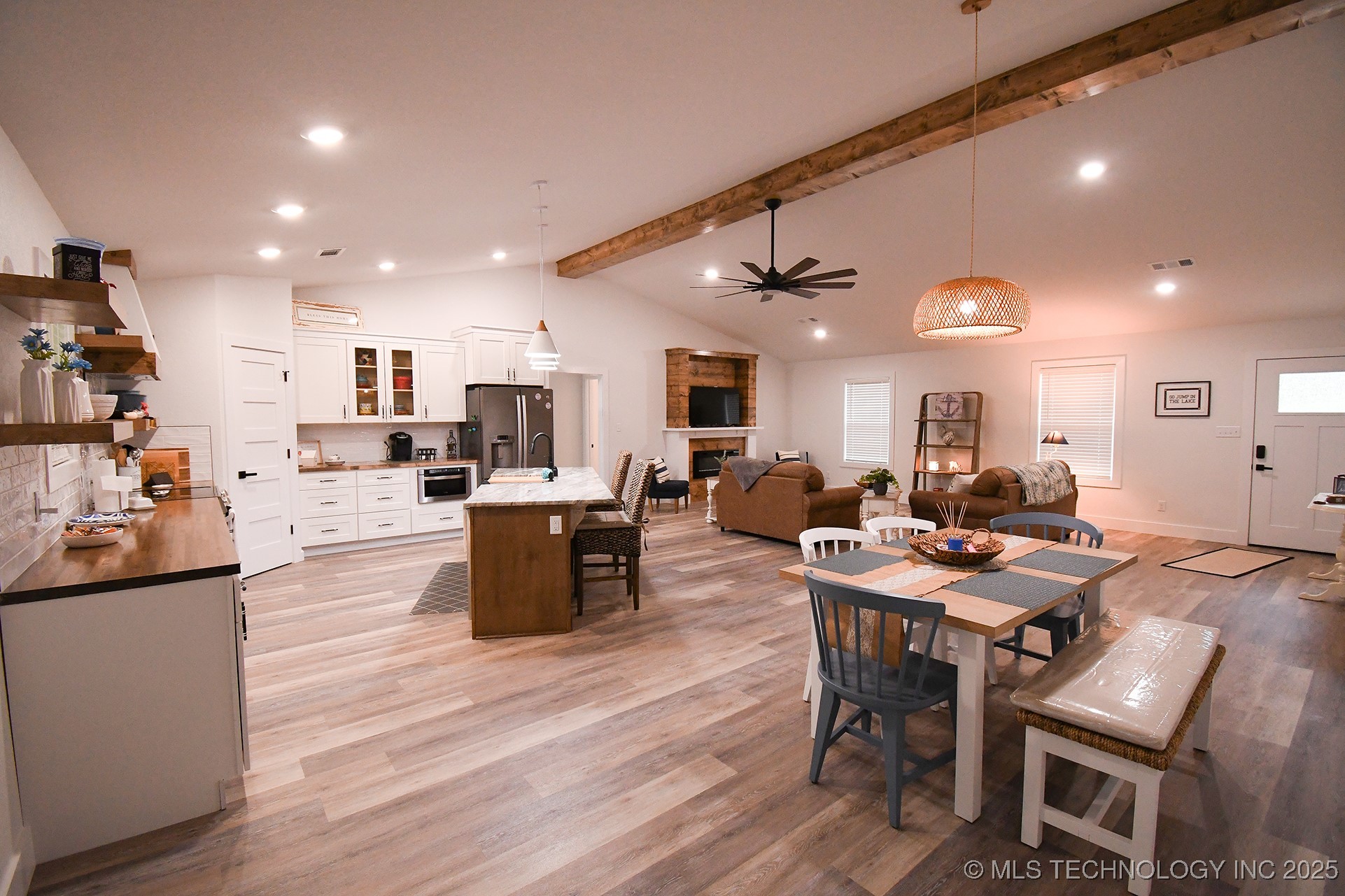 20471 W Chicken Creek Road Property Photo 2