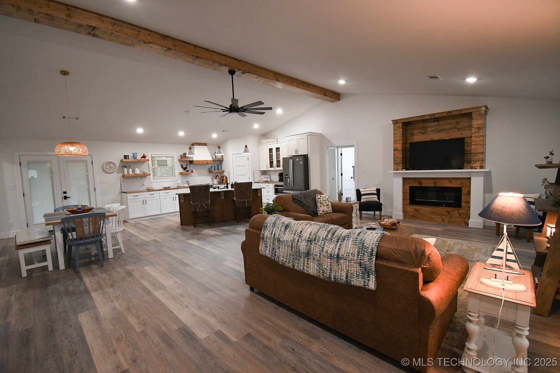 20471 W Chicken Creek Road Property Photo 3