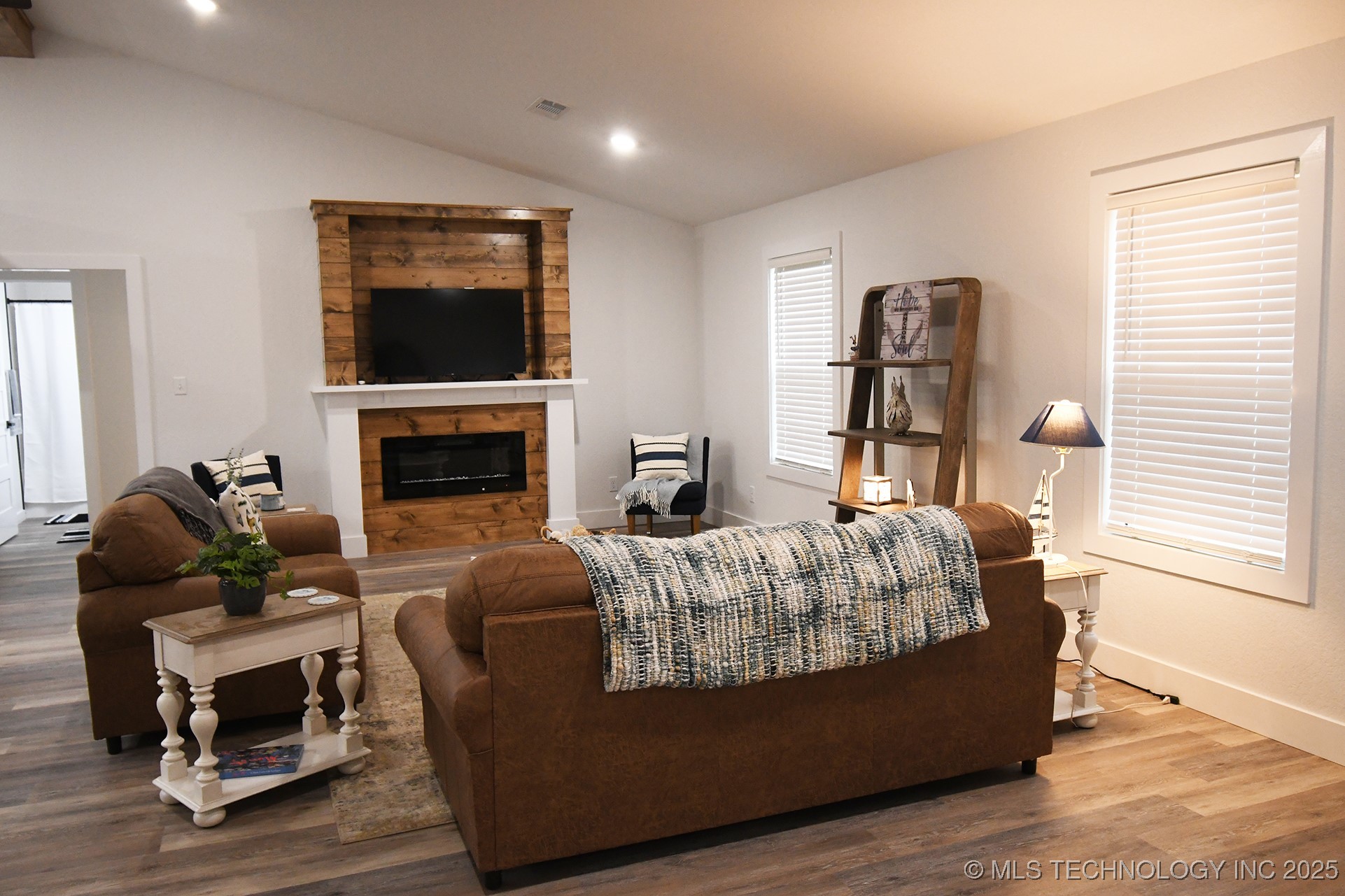 20471 W Chicken Creek Road Property Photo 5