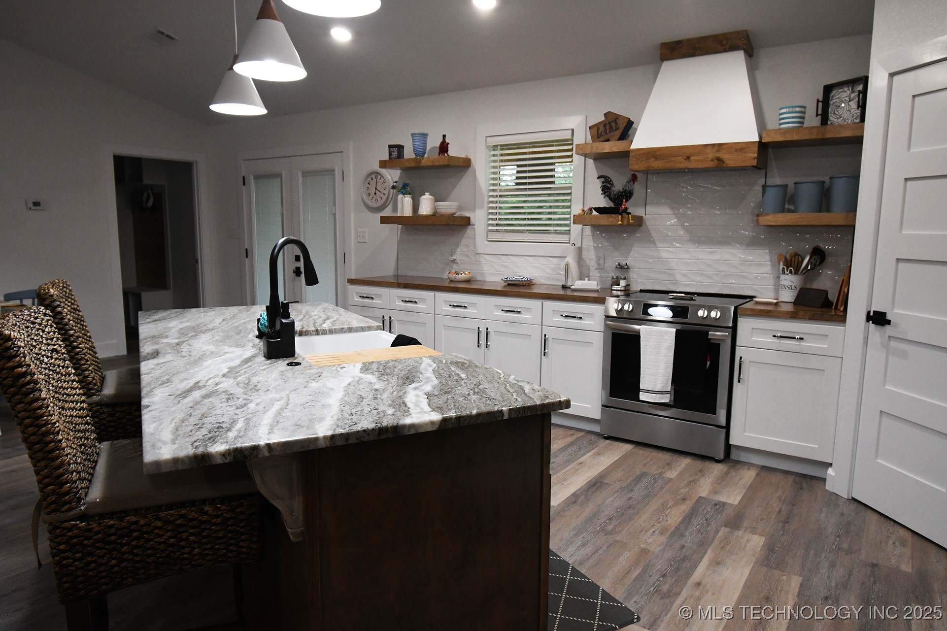 20471 W Chicken Creek Road Property Photo 10