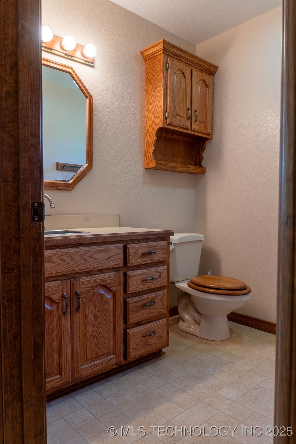 2703 E 2010 Road Property Photo 17