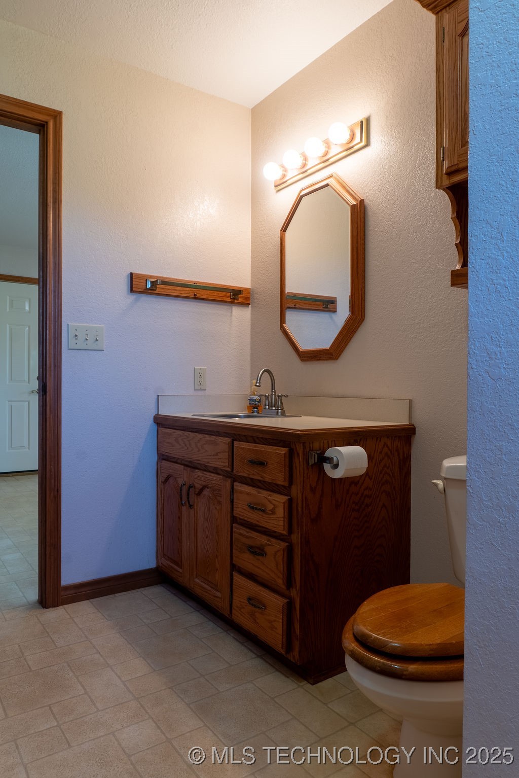 2703 E 2010 Road Property Photo 19