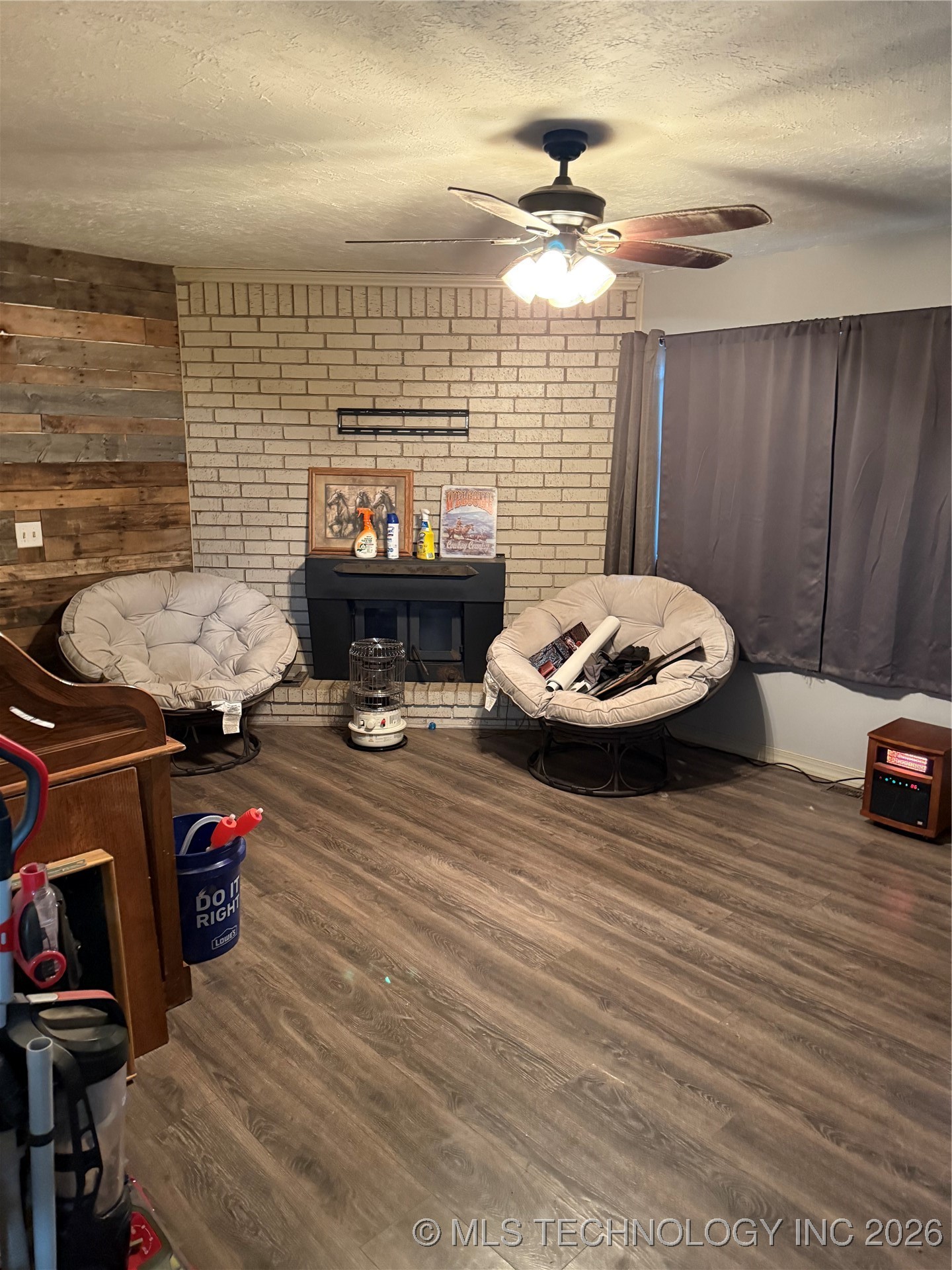 31 Suburban Lane Property Photo 2