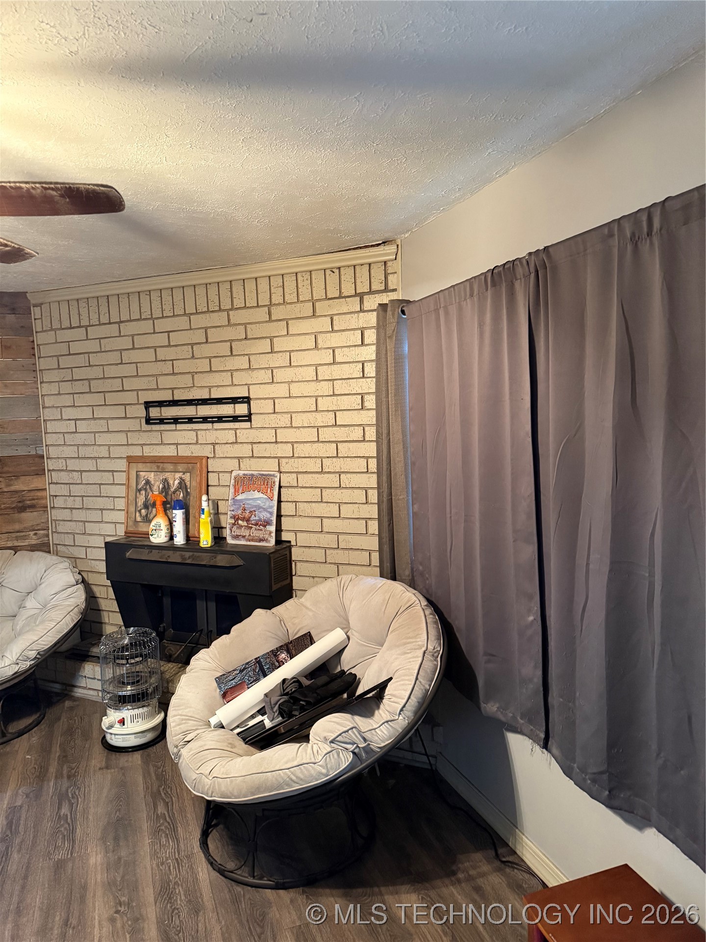 31 Suburban Lane Property Photo 3