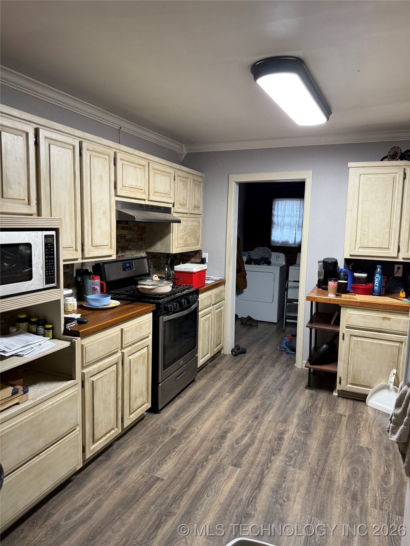 31 Suburban Lane Property Photo 5