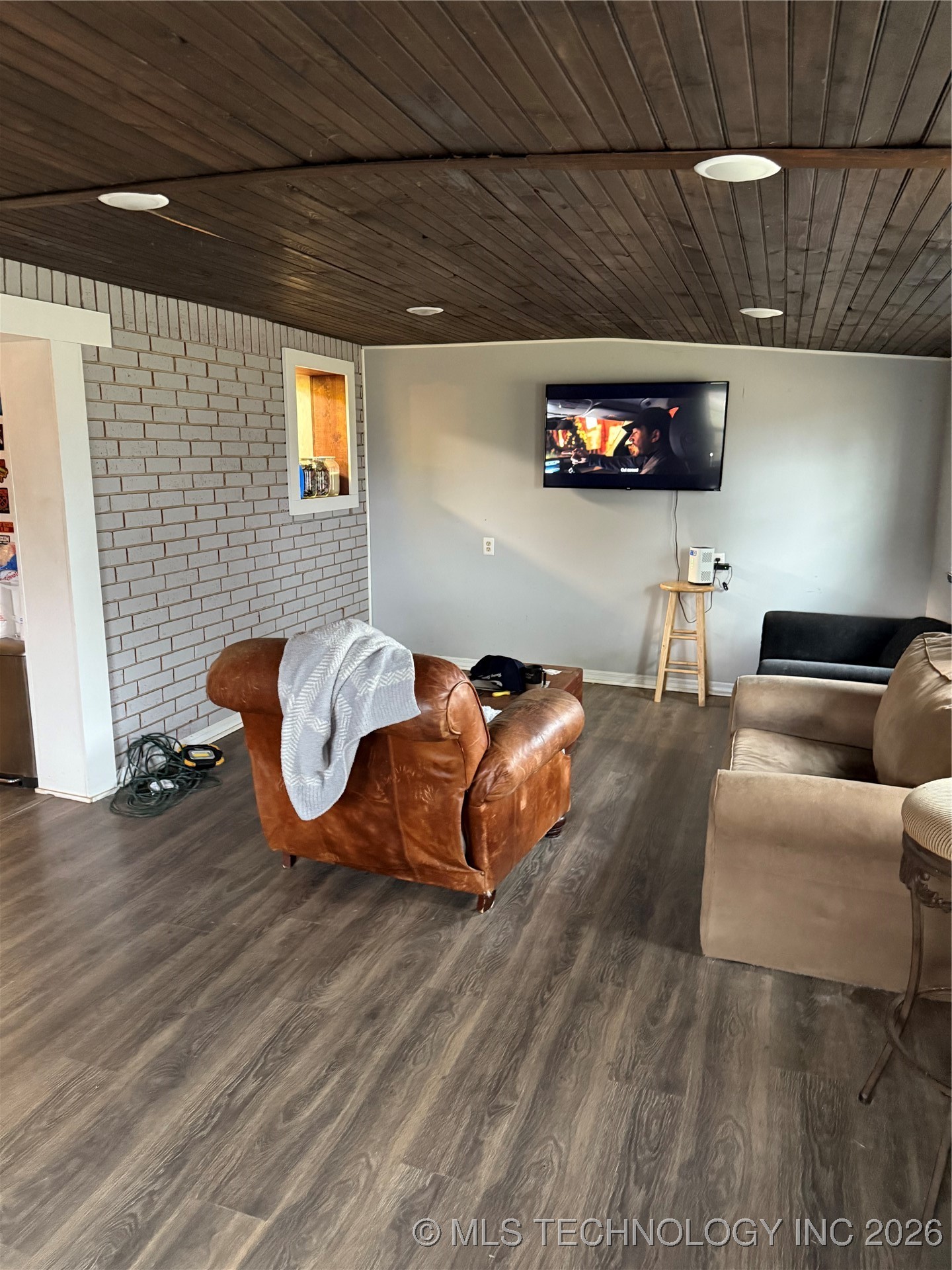 31 Suburban Lane Property Photo 10