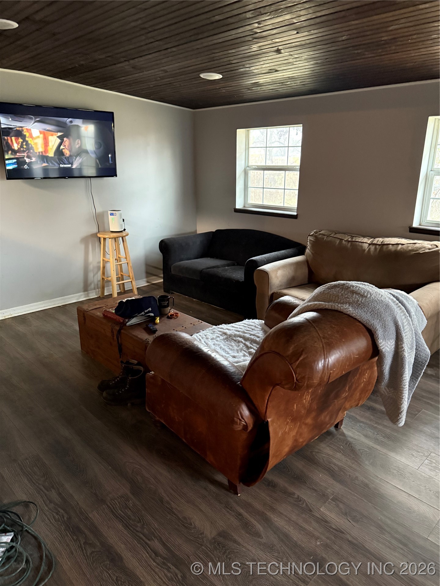 31 Suburban Lane Property Photo 11