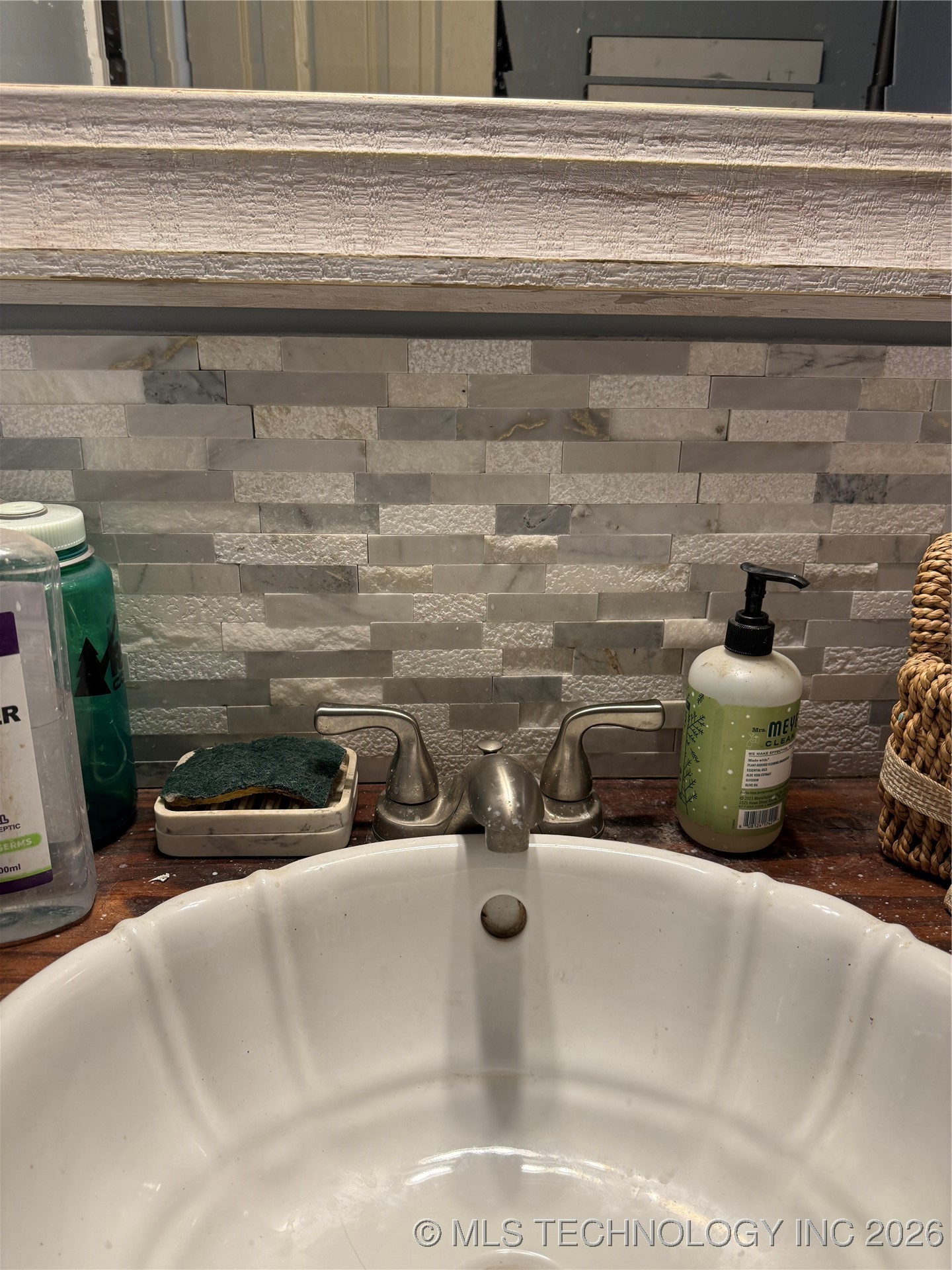 31 Suburban Lane Property Photo 19