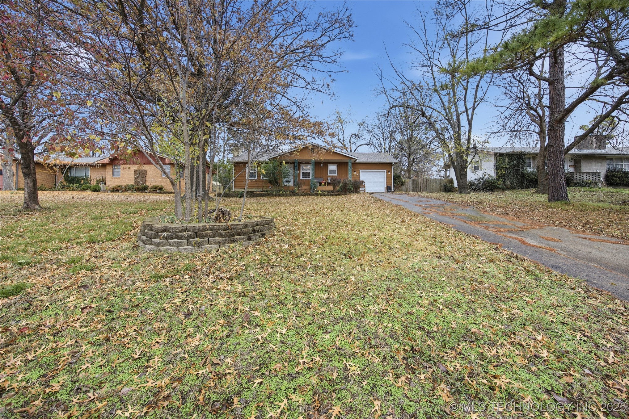 215 E Fuller Street Property Photo 2